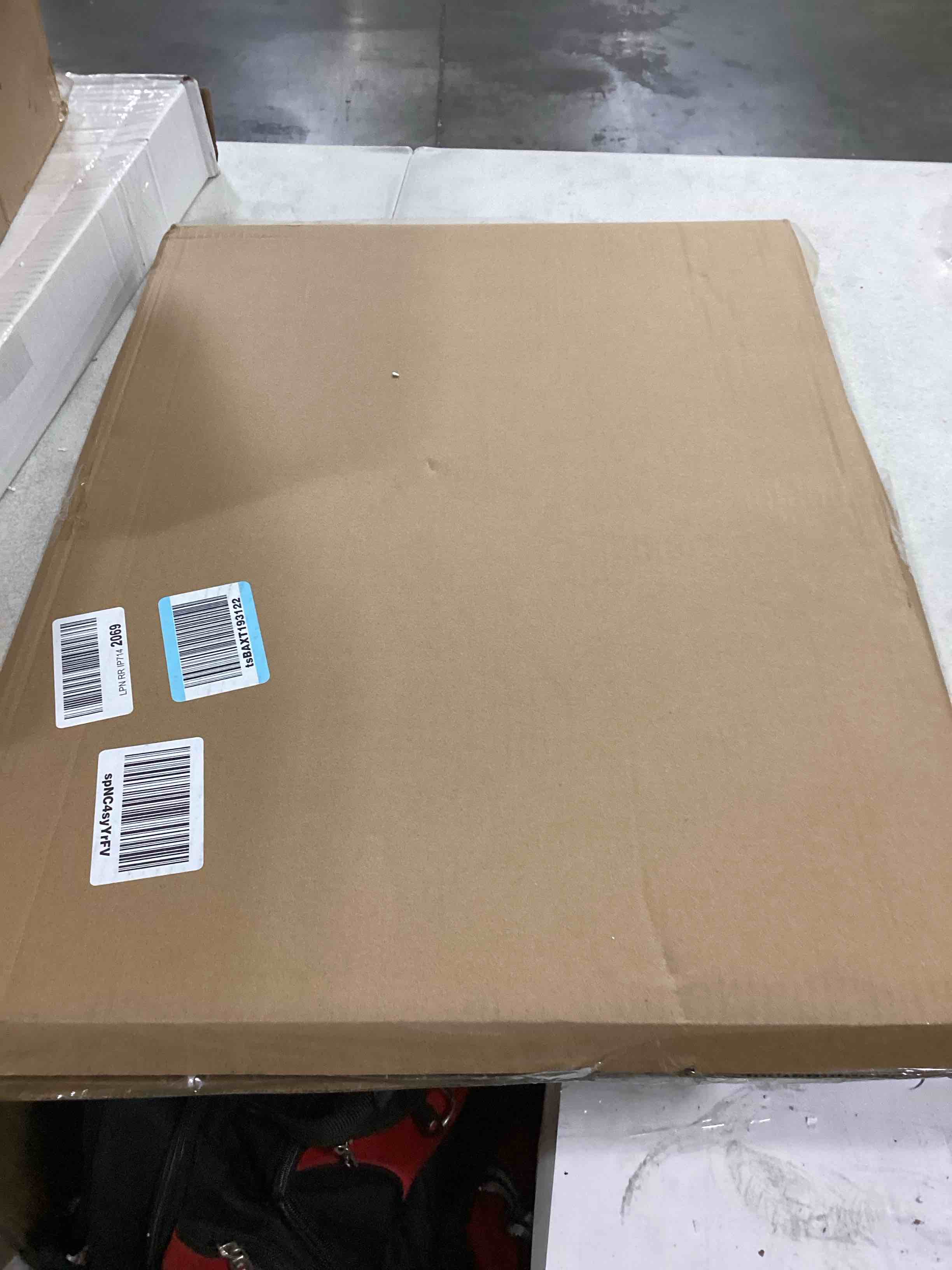 https://s3.amazonaws.com/lotting-images-prod/bidfta/BLU5874081_1721309363868.jpeg