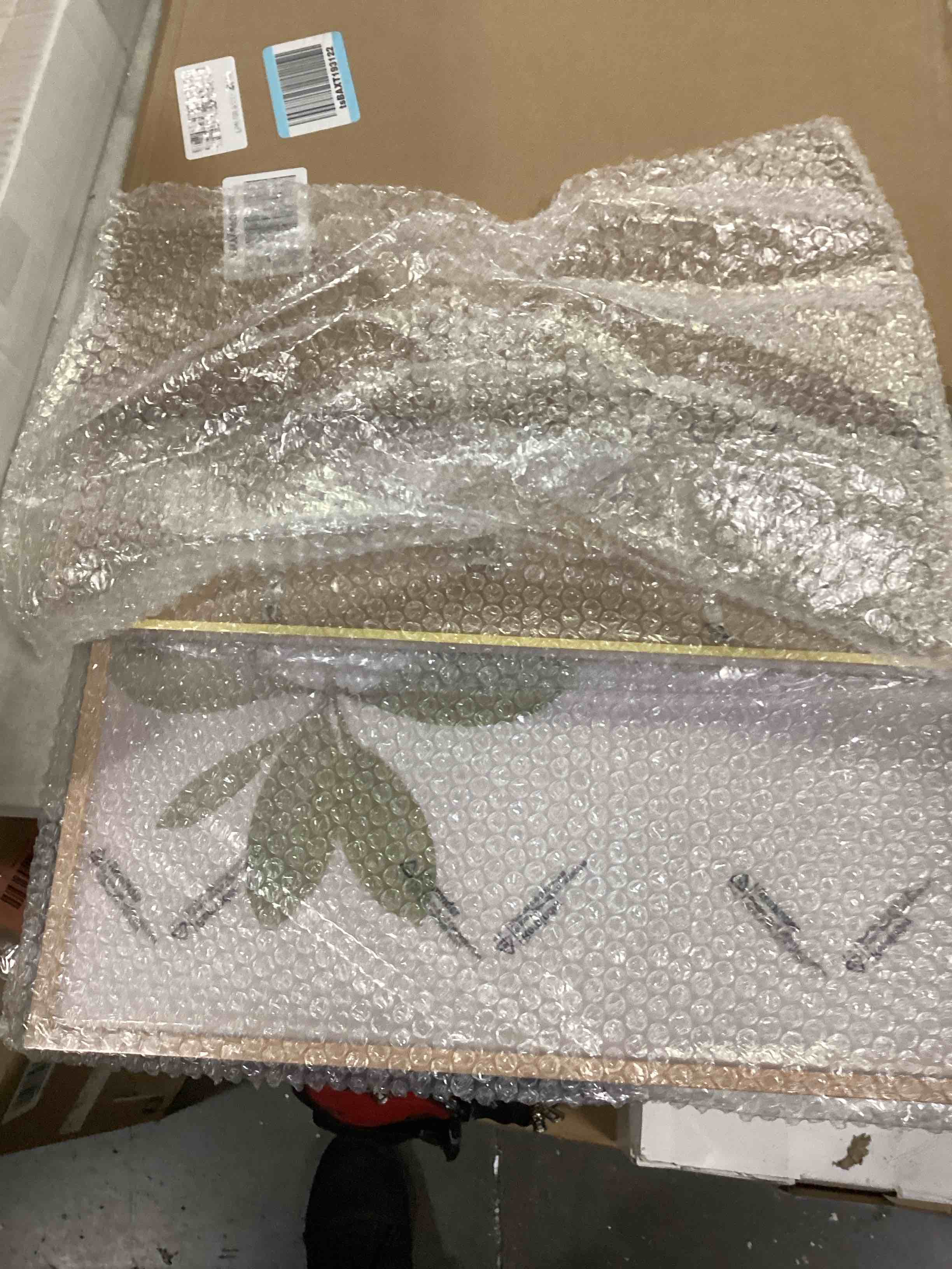 https://s3.amazonaws.com/lotting-images-prod/bidfta/BLU5874081_1721309408108.jpeg