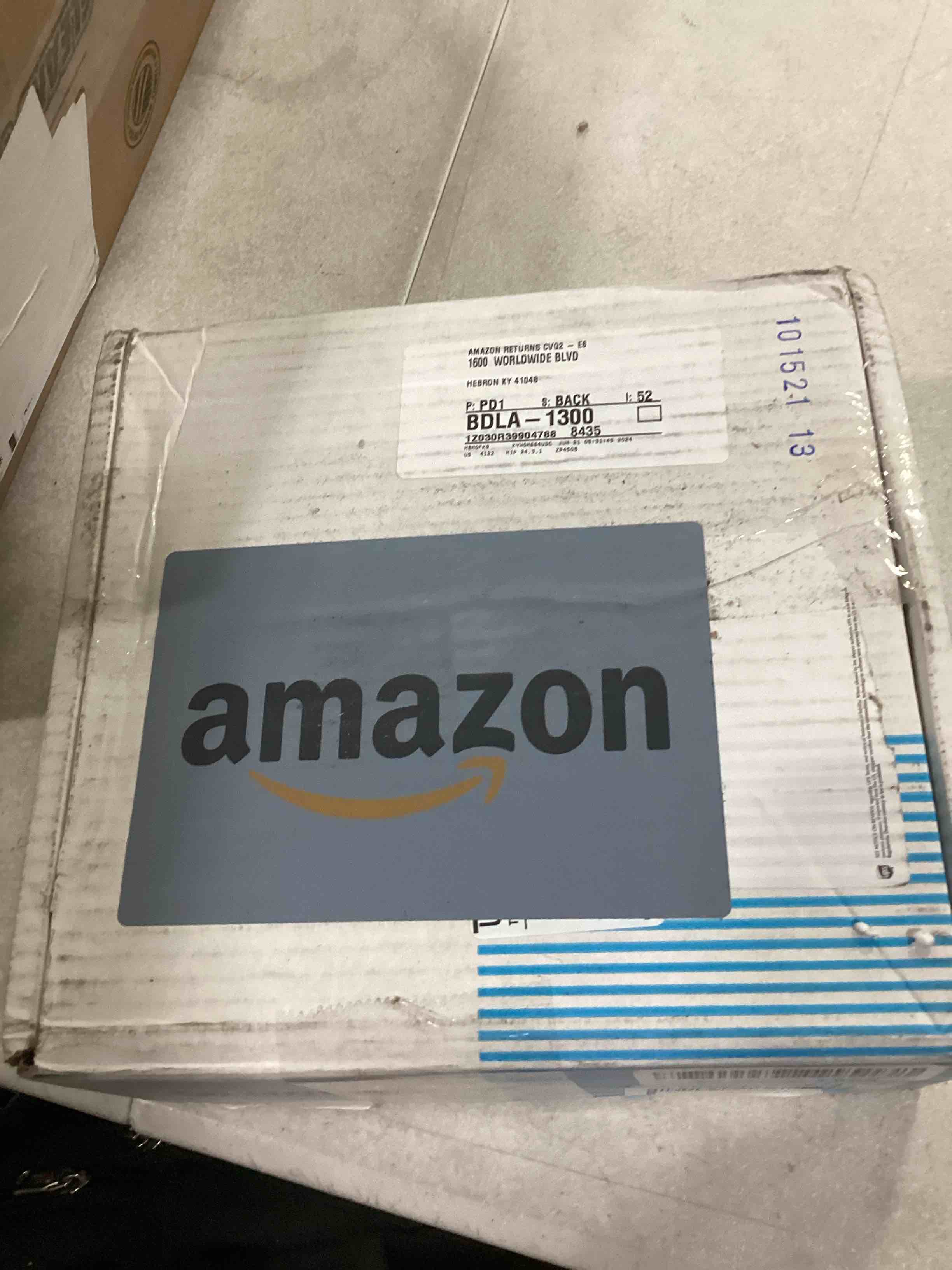 https://s3.amazonaws.com/lotting-images-prod/bidfta/BLU5874131_1721321273618.jpeg