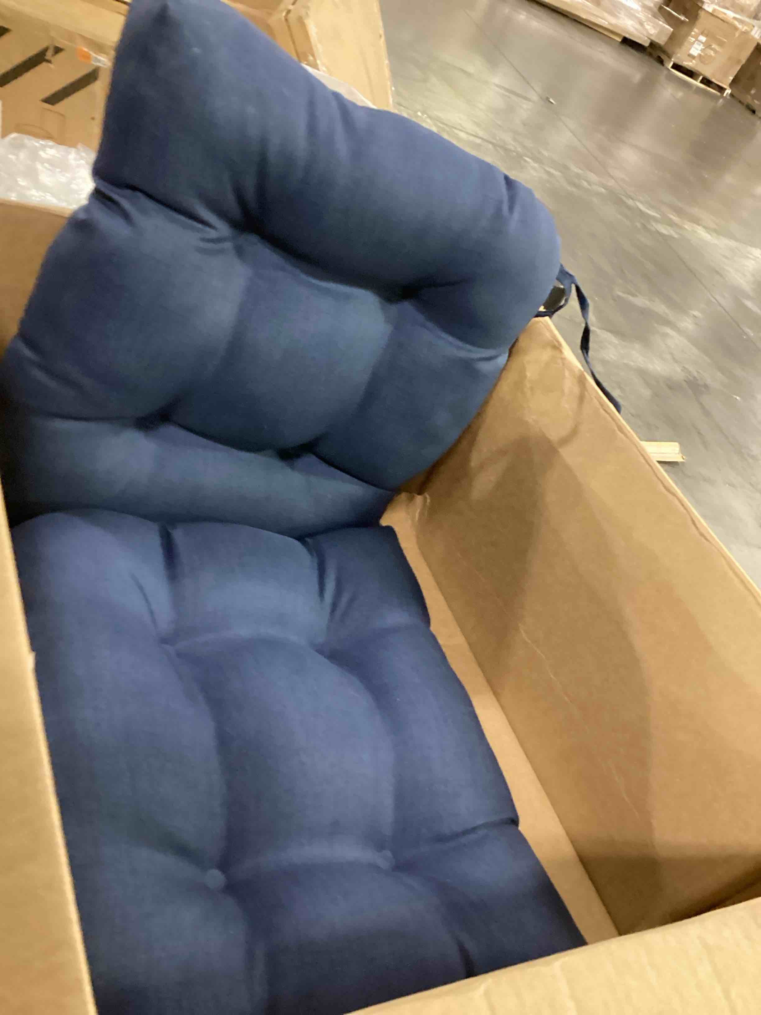 https://s3.amazonaws.com/lotting-images-prod/bidfta/BLU5874194_1721395860872.jpeg