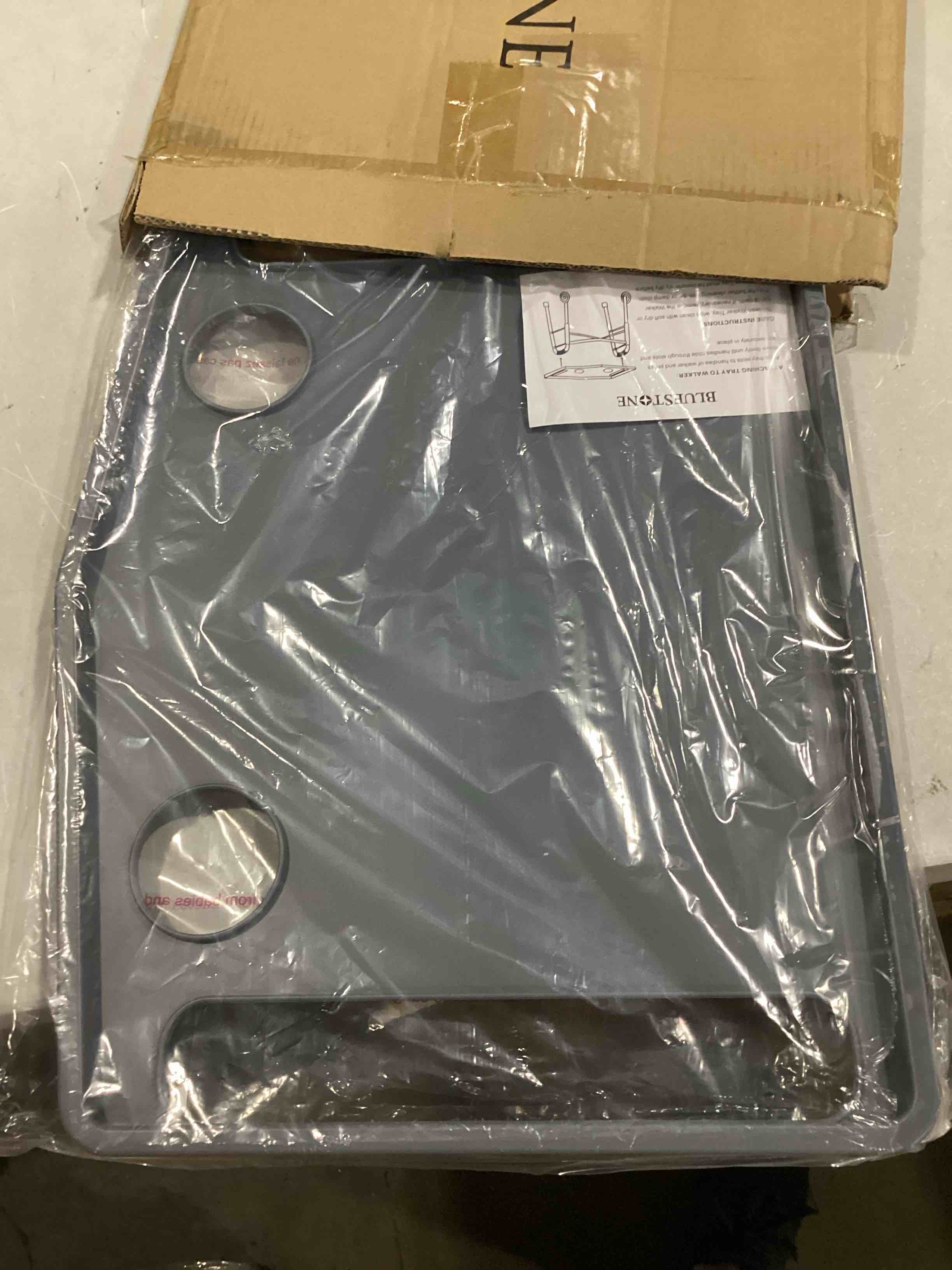 https://s3.amazonaws.com/lotting-images-prod/bidfta/BLU5874557_1719920629816.jpeg