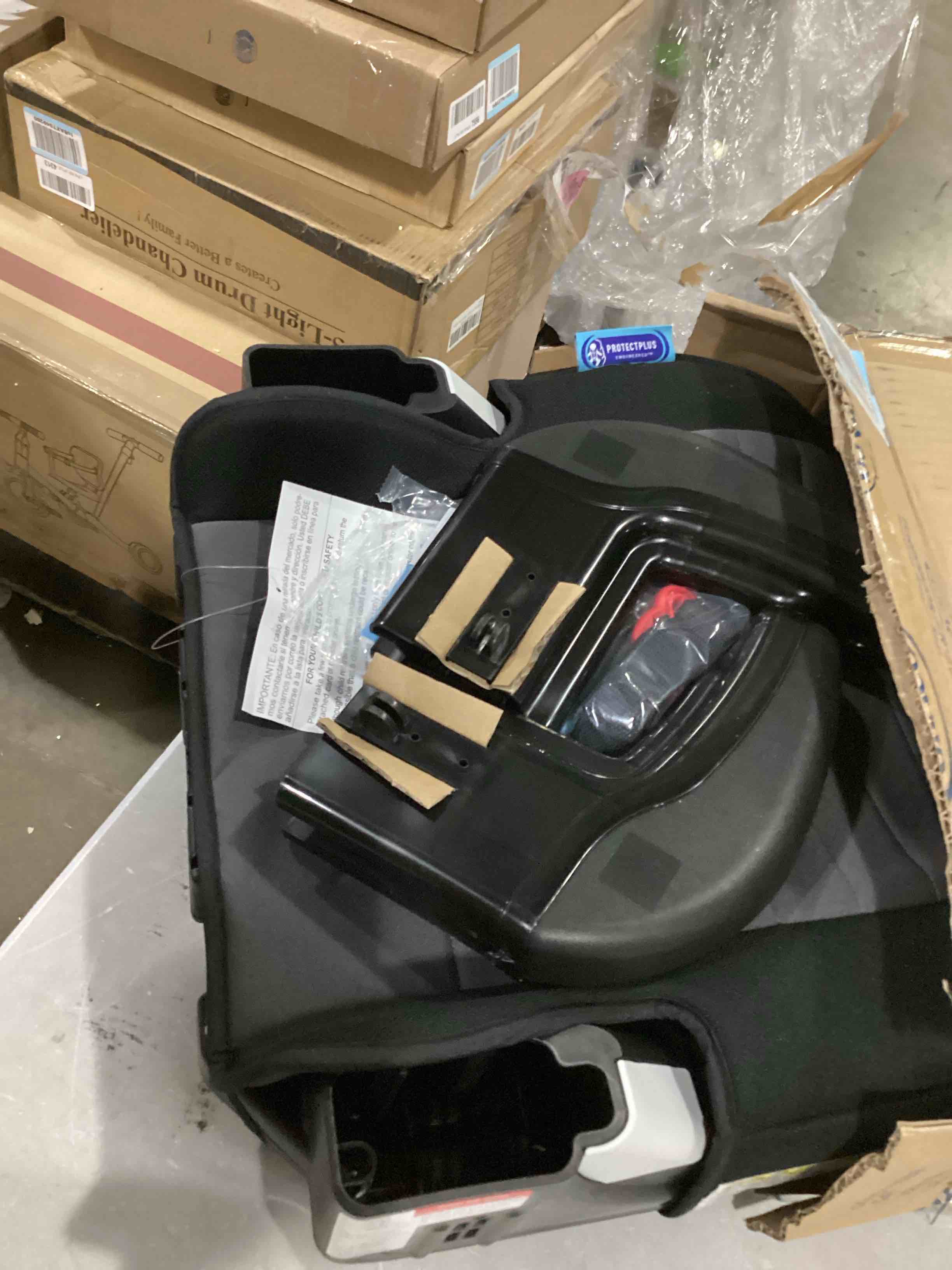 https://s3.amazonaws.com/lotting-images-prod/bidfta/BLU5874717_1720020351937.jpeg