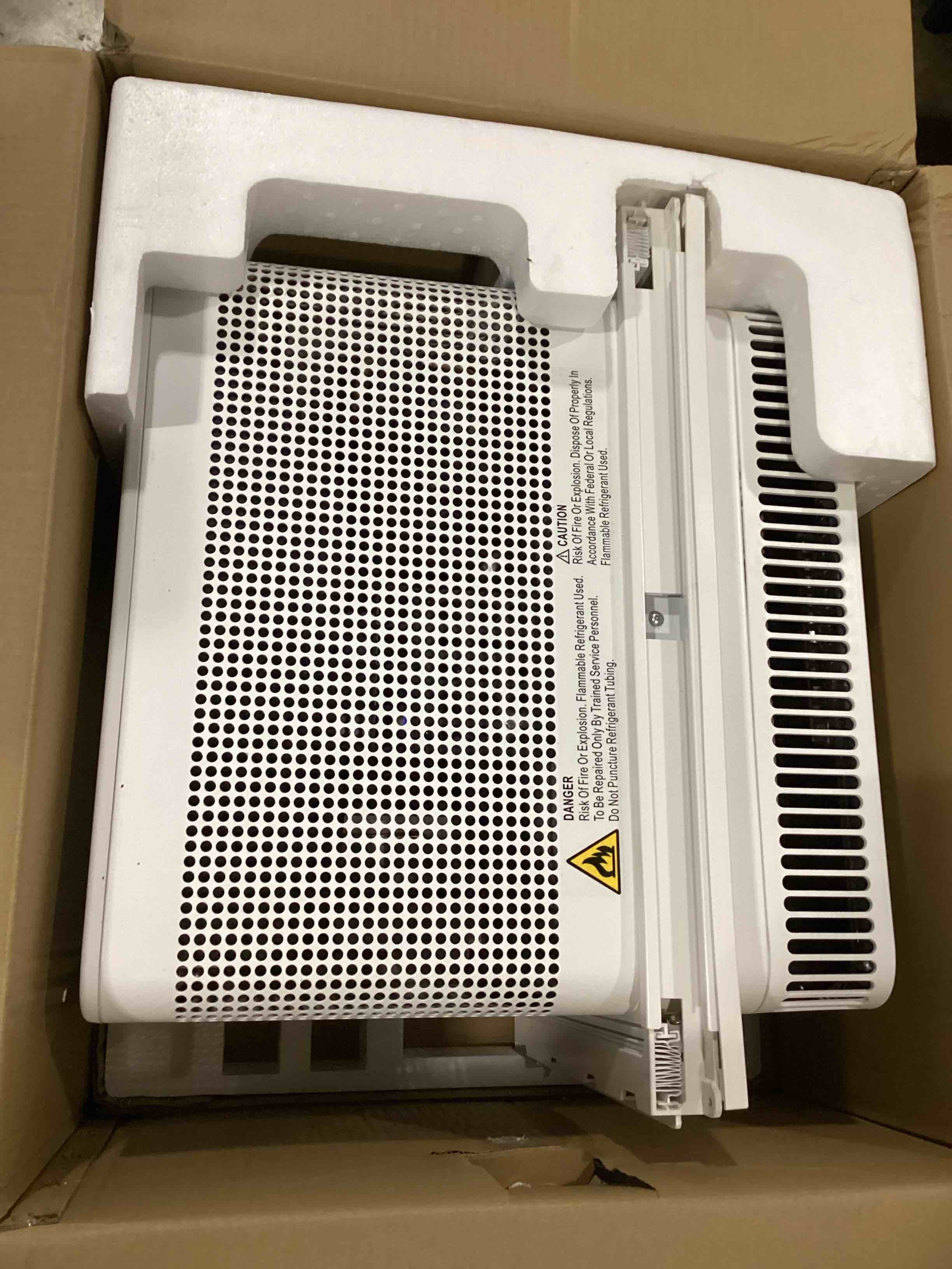https://s3.amazonaws.com/lotting-images-prod/bidfta/BLU5874832_1720190522327.jpeg