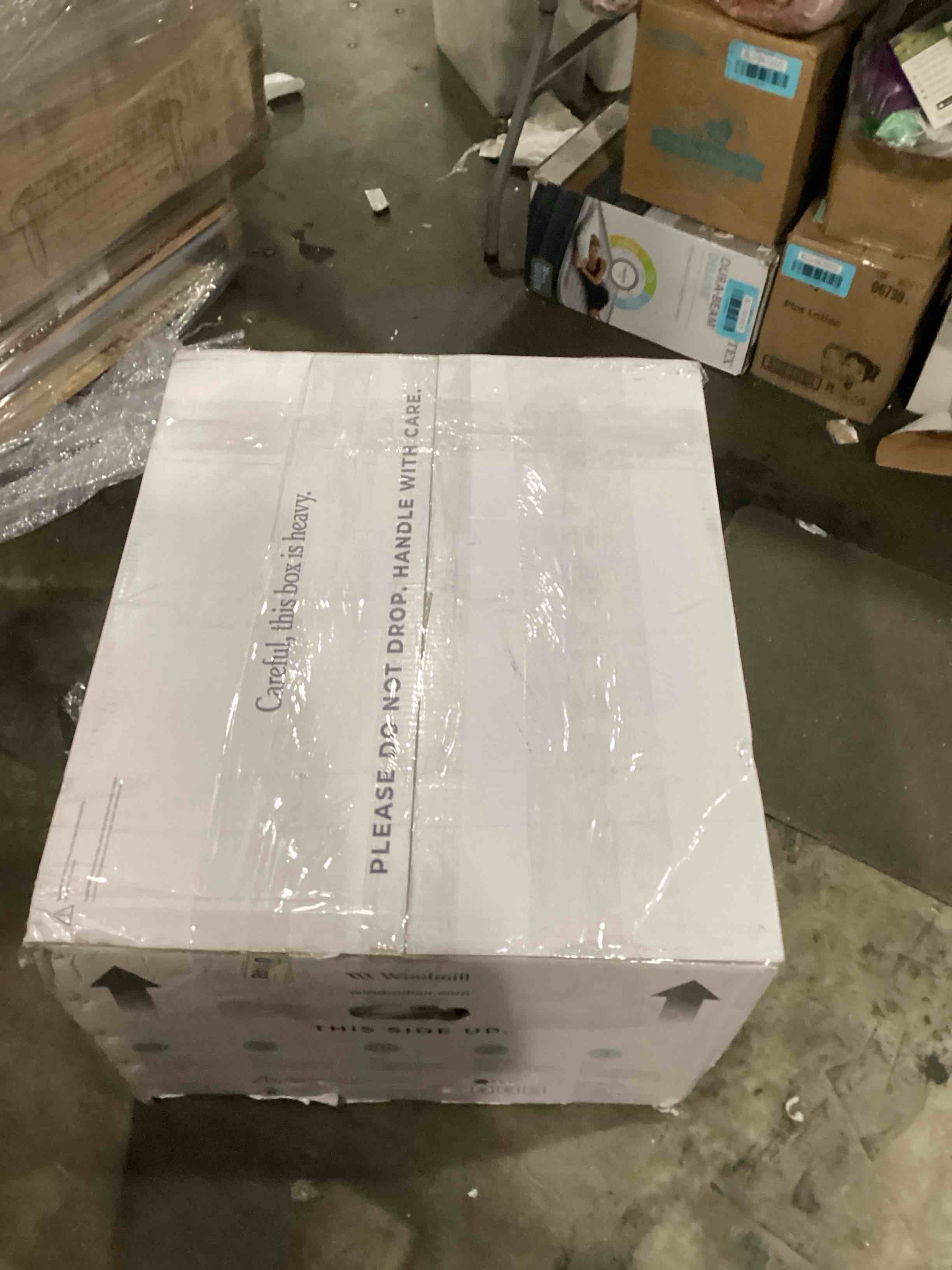 https://s3.amazonaws.com/lotting-images-prod/bidfta/BLU5874832_1720190600953.jpeg