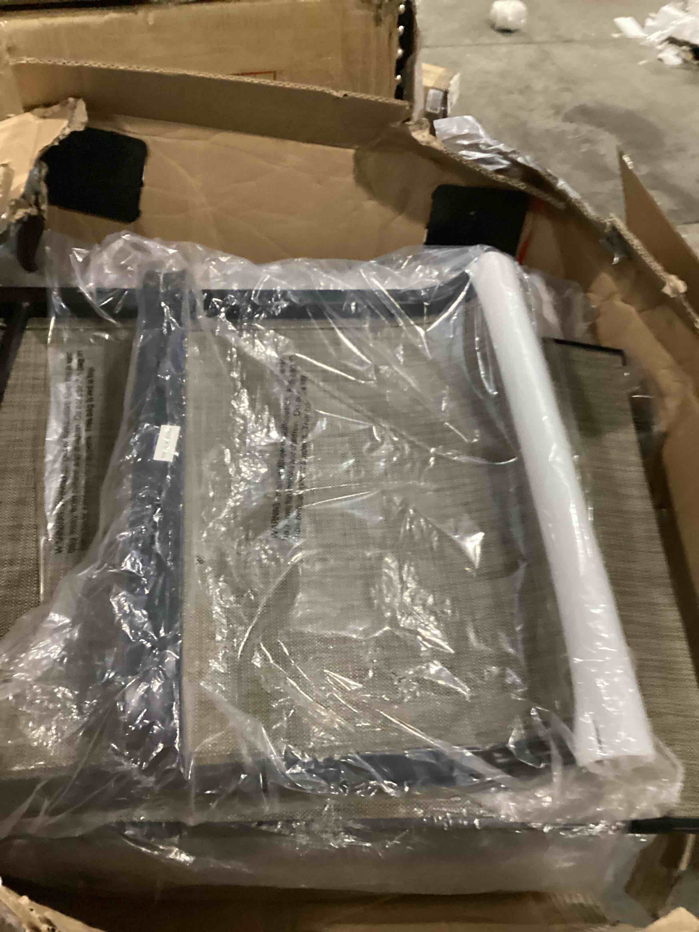 https://s3.amazonaws.com/lotting-images-prod/bidfta/BLU5874869_1720439206772.jpeg
