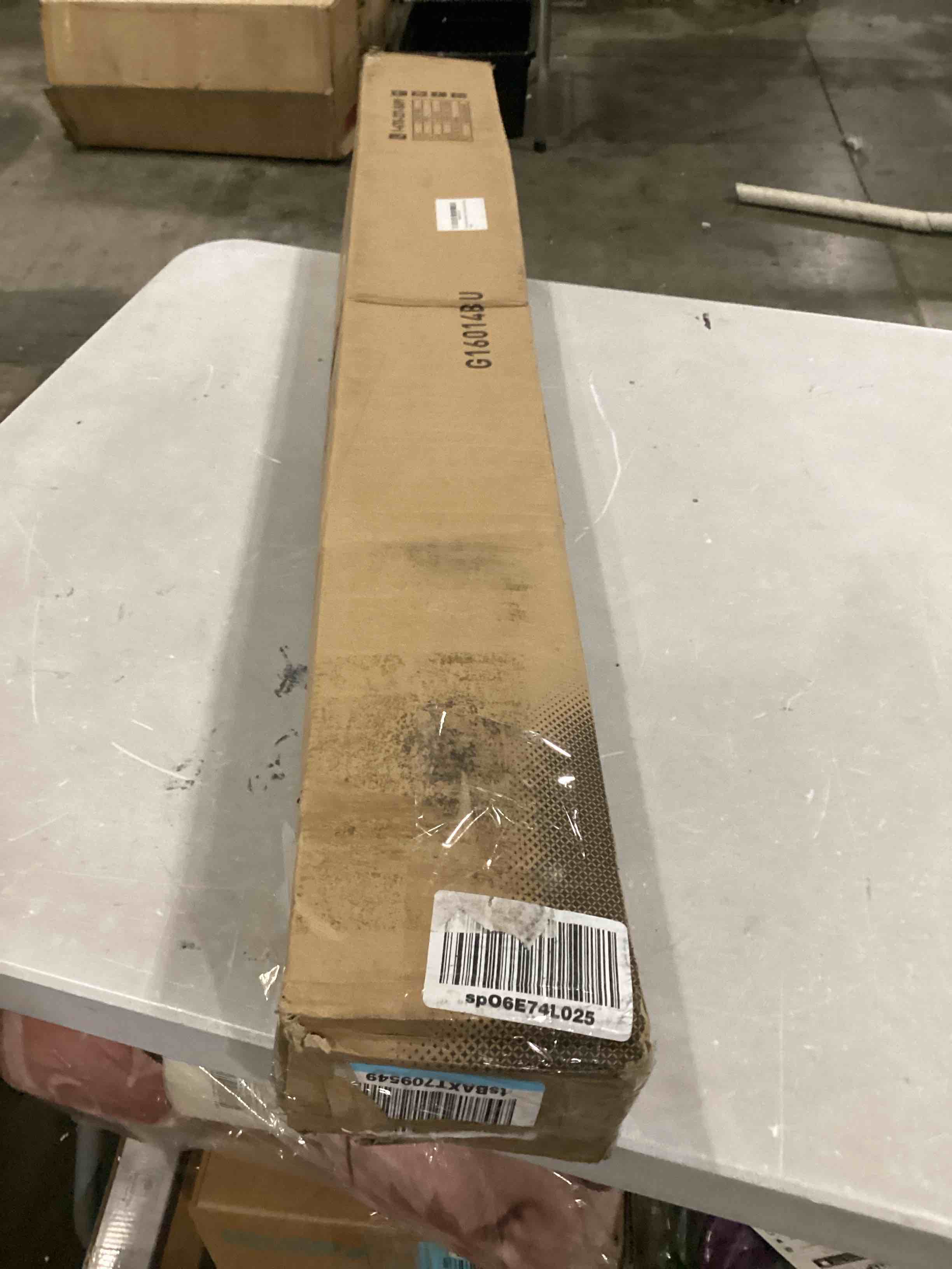 https://s3.amazonaws.com/lotting-images-prod/bidfta/BLU5875004_1720613854284.jpeg