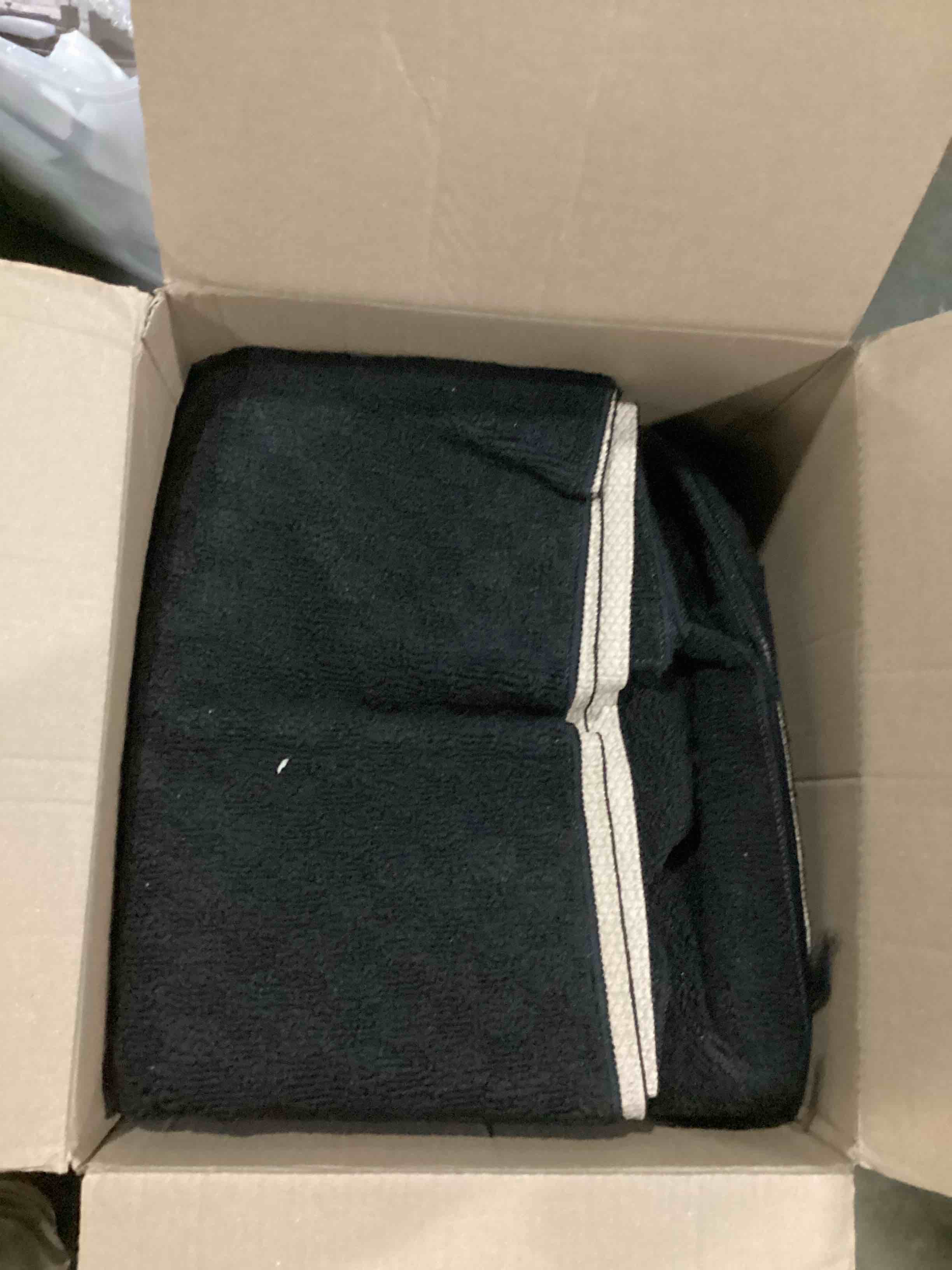 https://s3.amazonaws.com/lotting-images-prod/bidfta/BLU5875008_1720615339869.jpeg