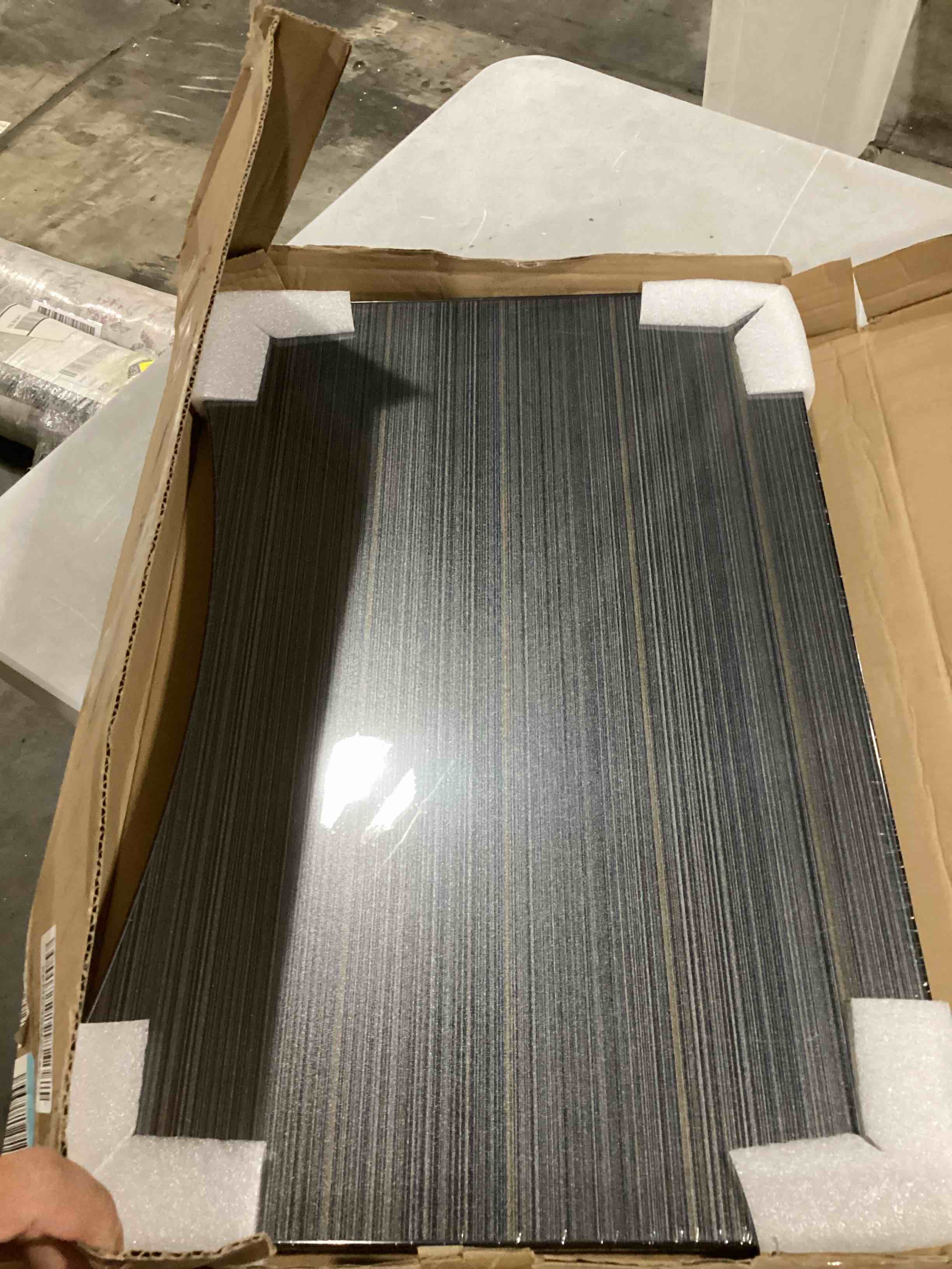 https://s3.amazonaws.com/lotting-images-prod/bidfta/BLU5875149_1720701976268.jpeg