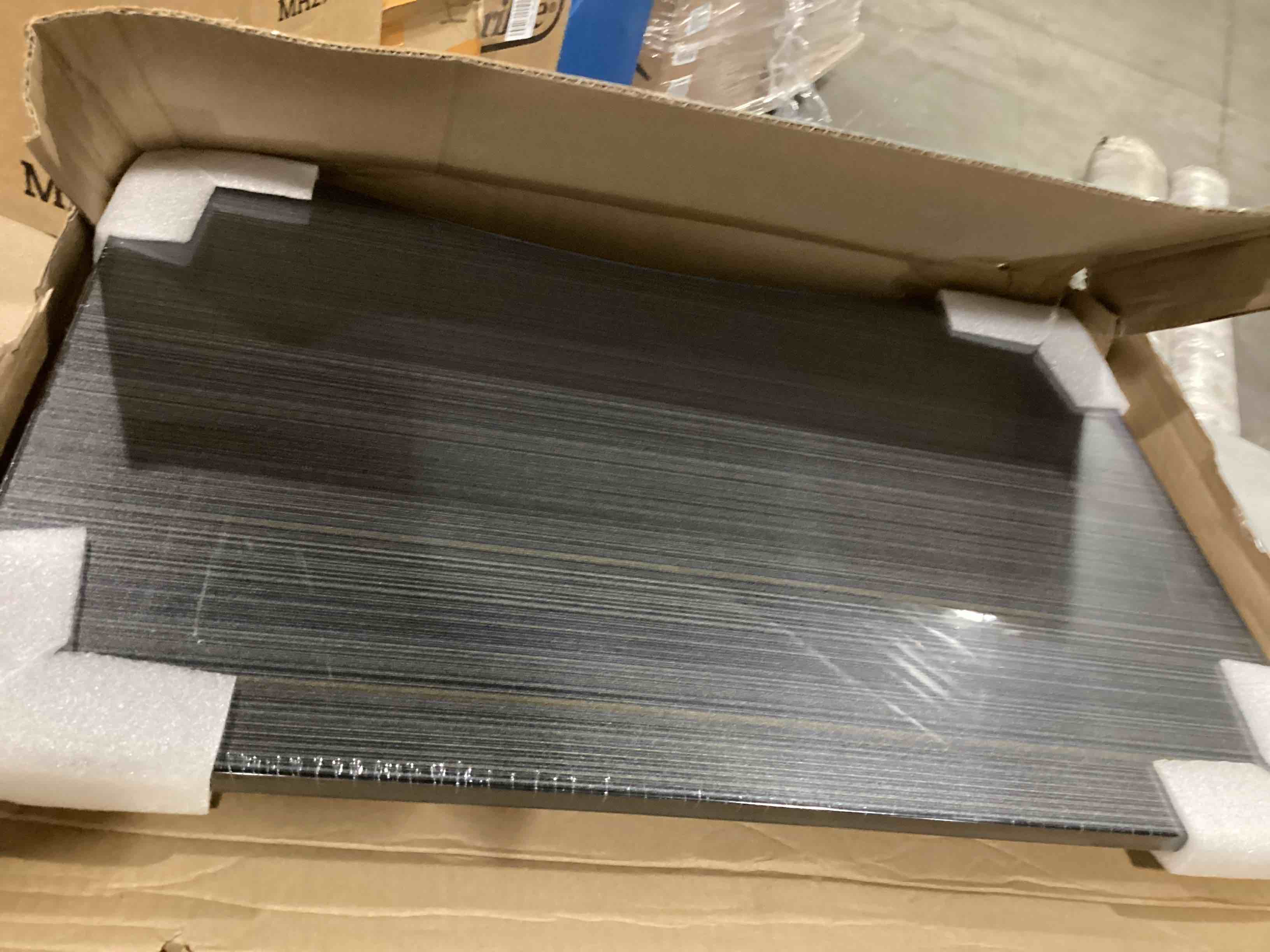 https://s3.amazonaws.com/lotting-images-prod/bidfta/BLU5875149_1720701979724.jpeg