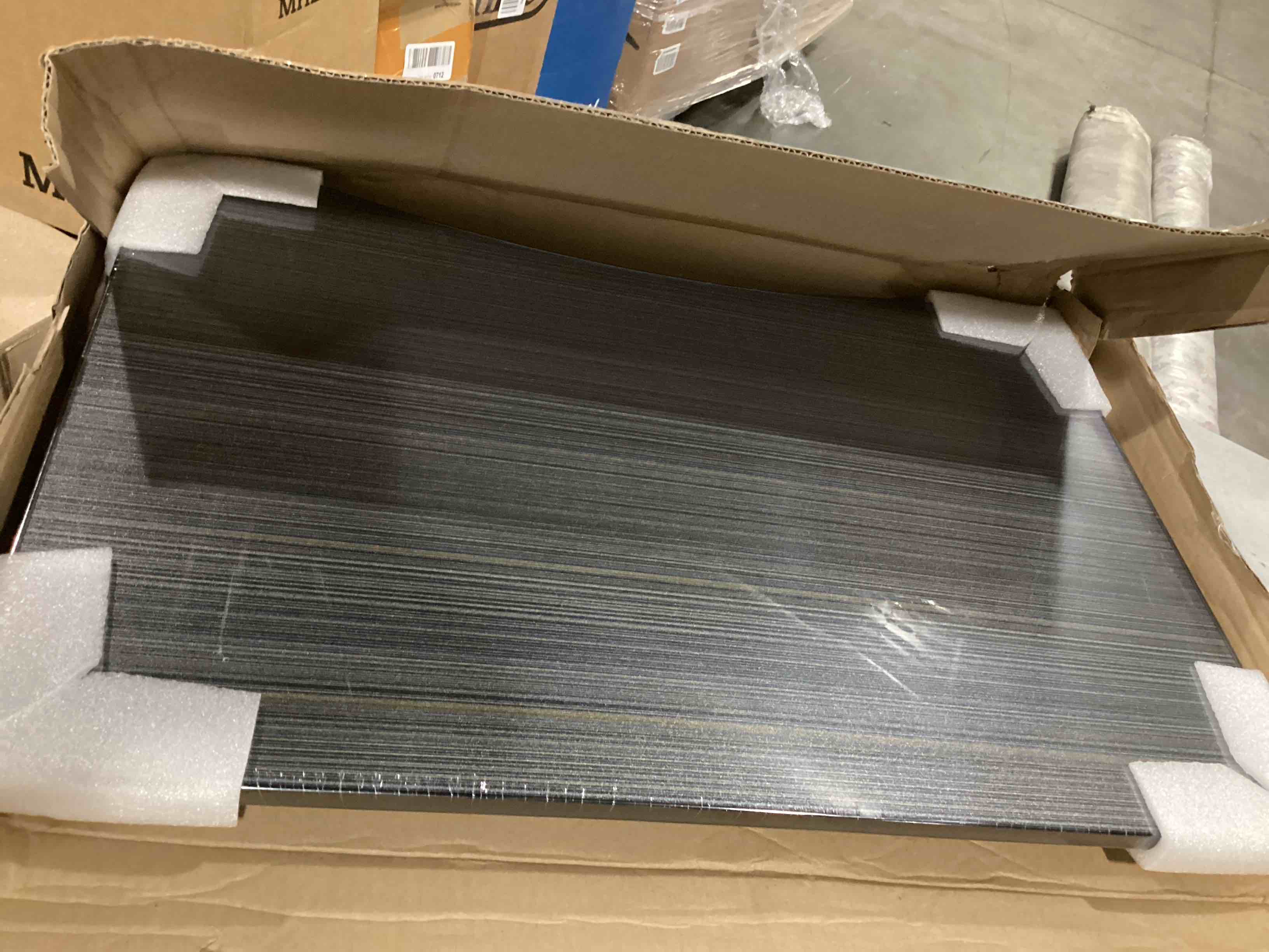 https://s3.amazonaws.com/lotting-images-prod/bidfta/BLU5875149_1720701980968.jpeg