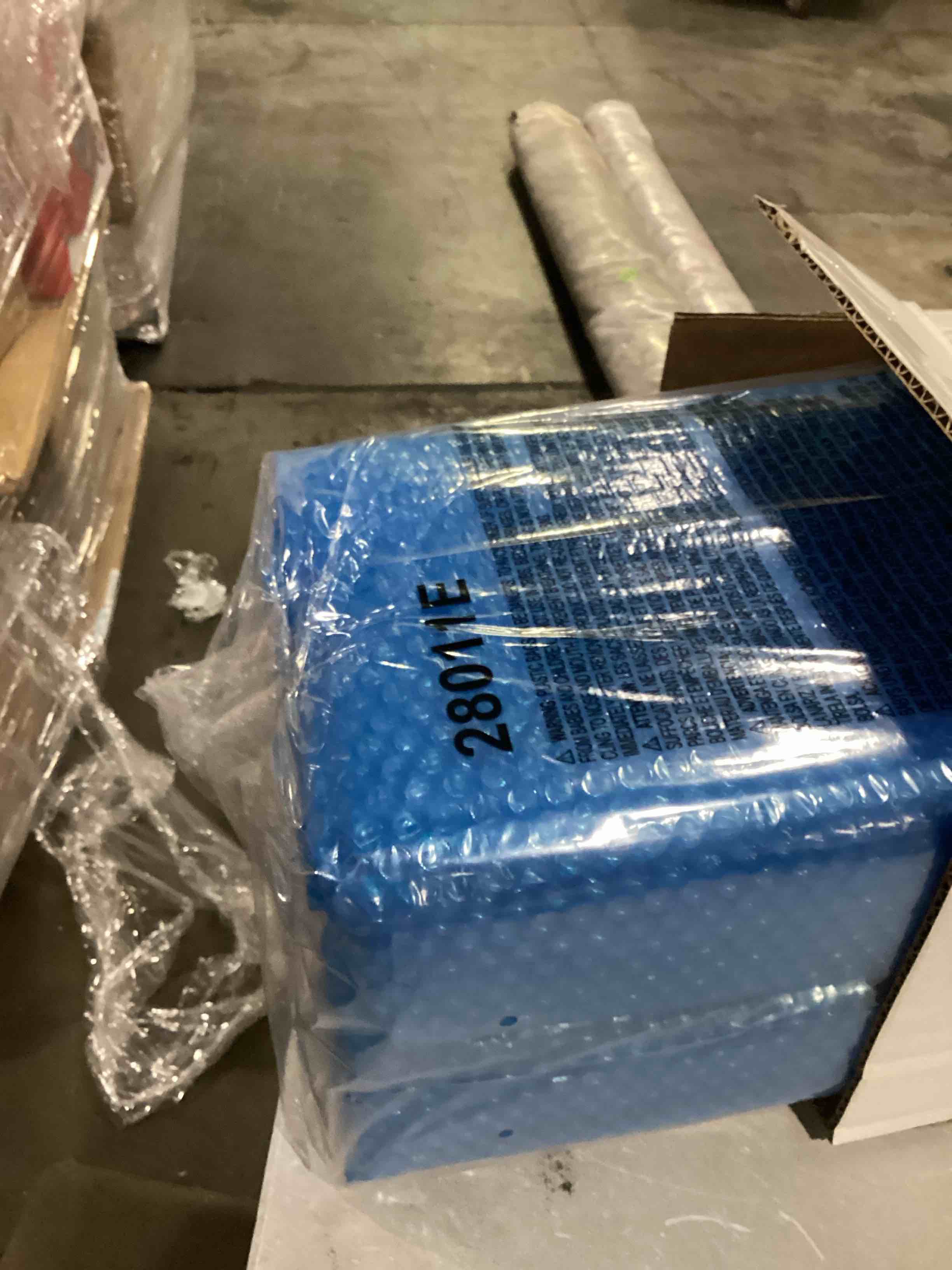 https://s3.amazonaws.com/lotting-images-prod/bidfta/BLU5875238_1720716864046.jpeg