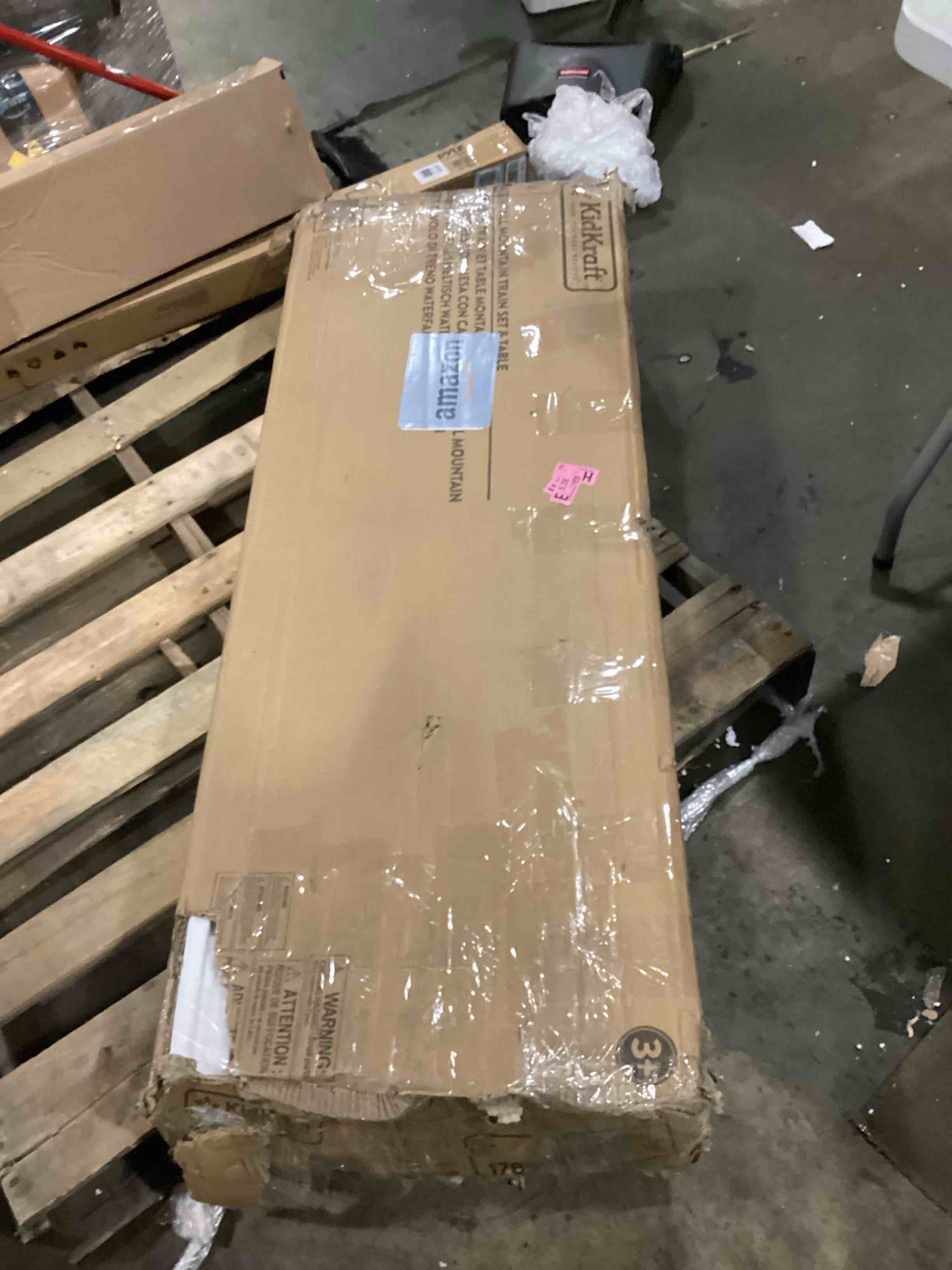 https://s3.amazonaws.com/lotting-images-prod/bidfta/BLU5875296_1720786600834.jpeg