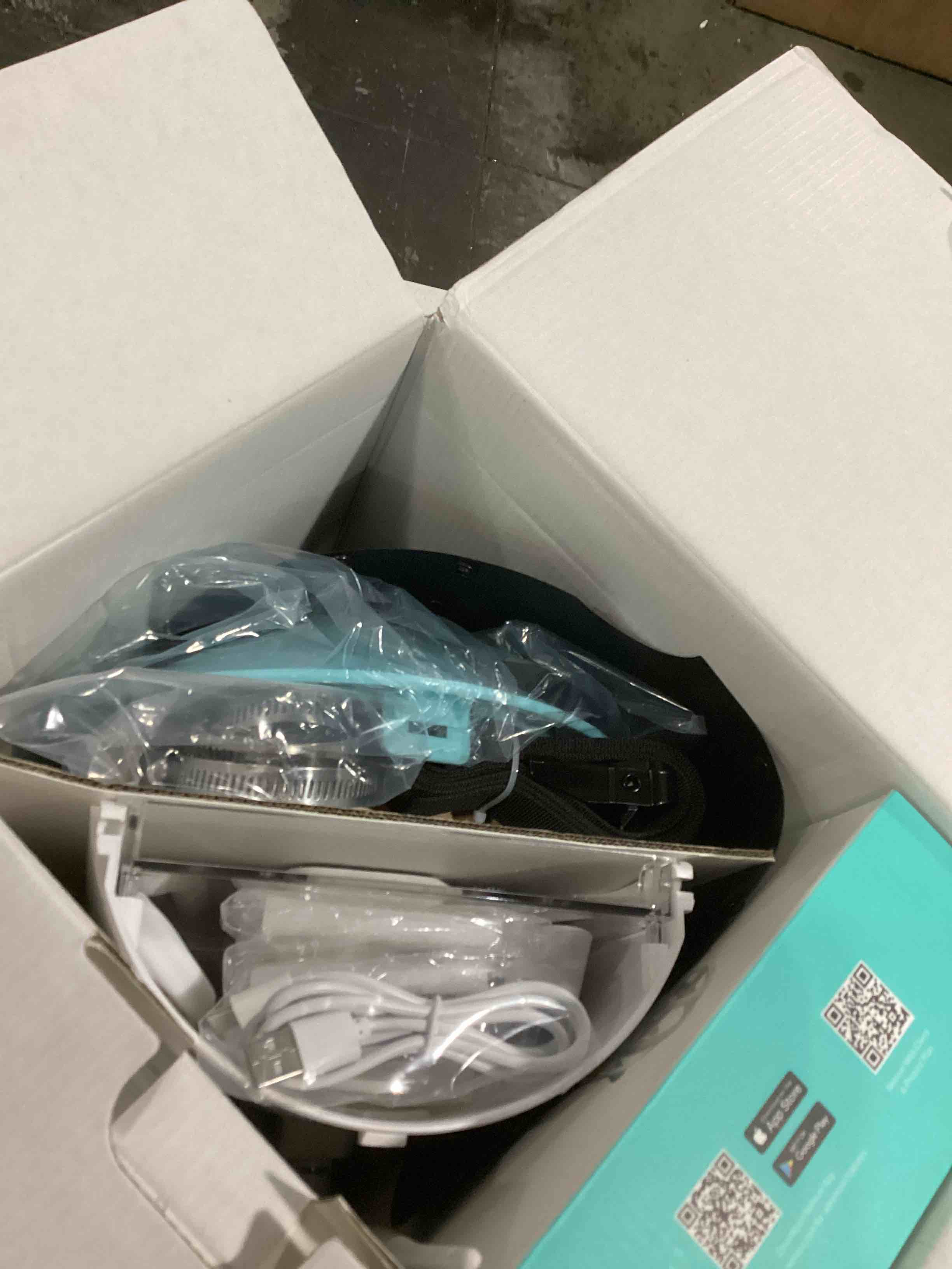 https://s3.amazonaws.com/lotting-images-prod/bidfta/BLU5876113_1718815877066.jpeg