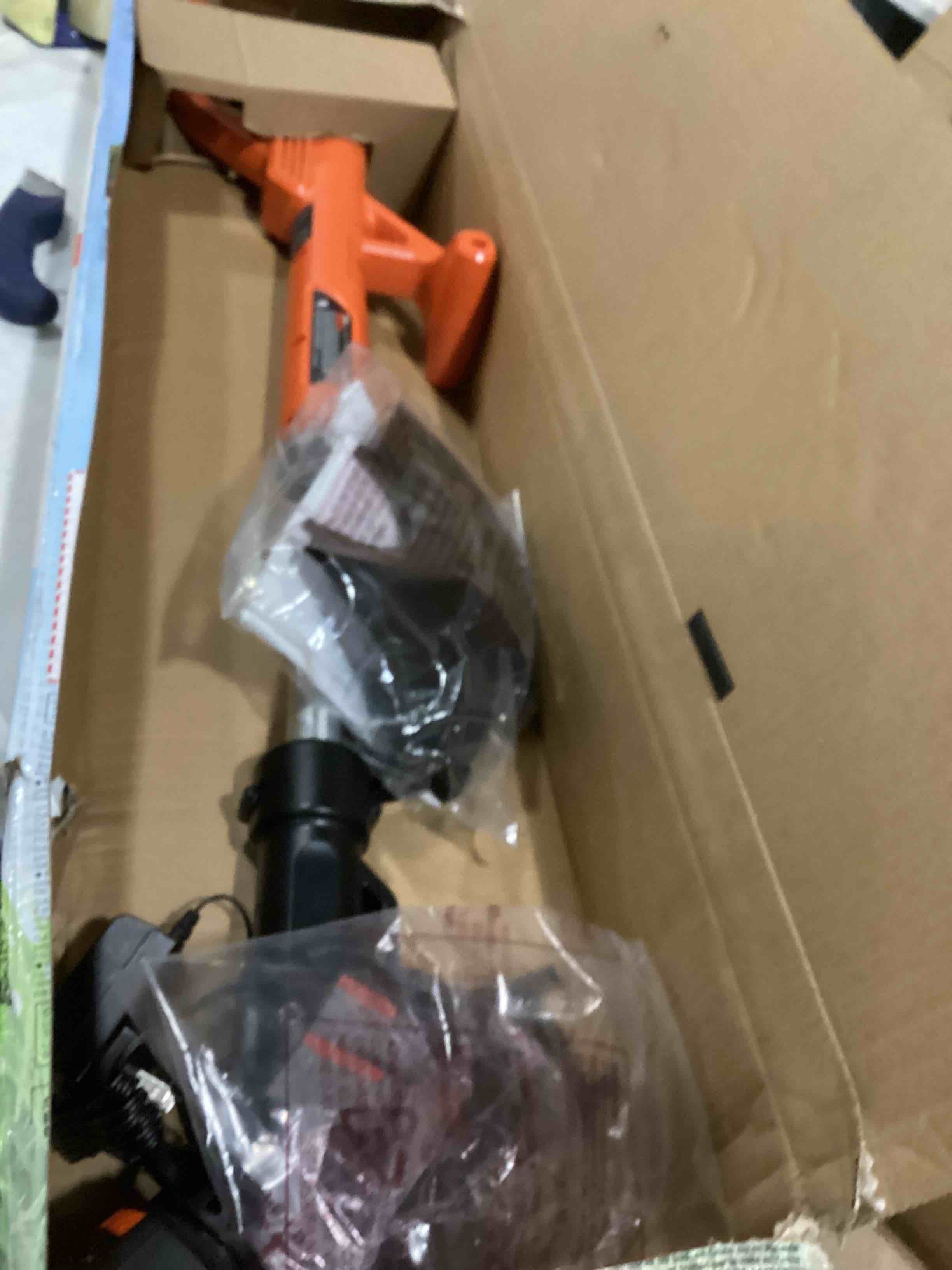 https://s3.amazonaws.com/lotting-images-prod/bidfta/BLU5876117_1718816282108.jpeg