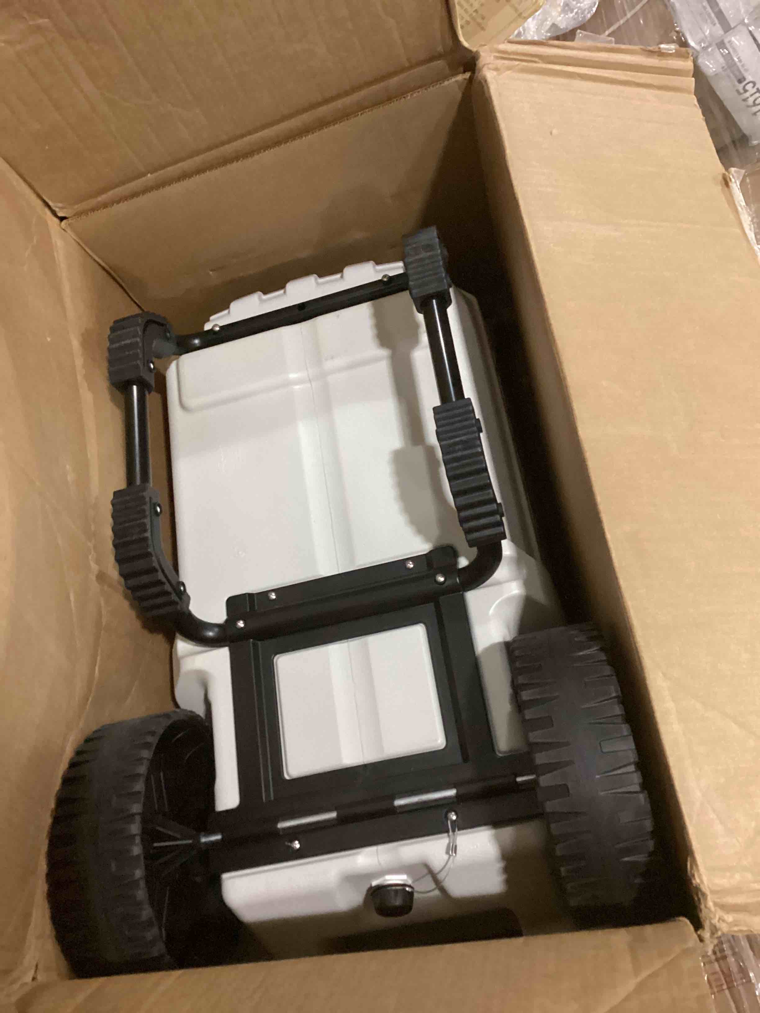 https://s3.amazonaws.com/lotting-images-prod/bidfta/BLU5876152_1718823543968.jpeg
