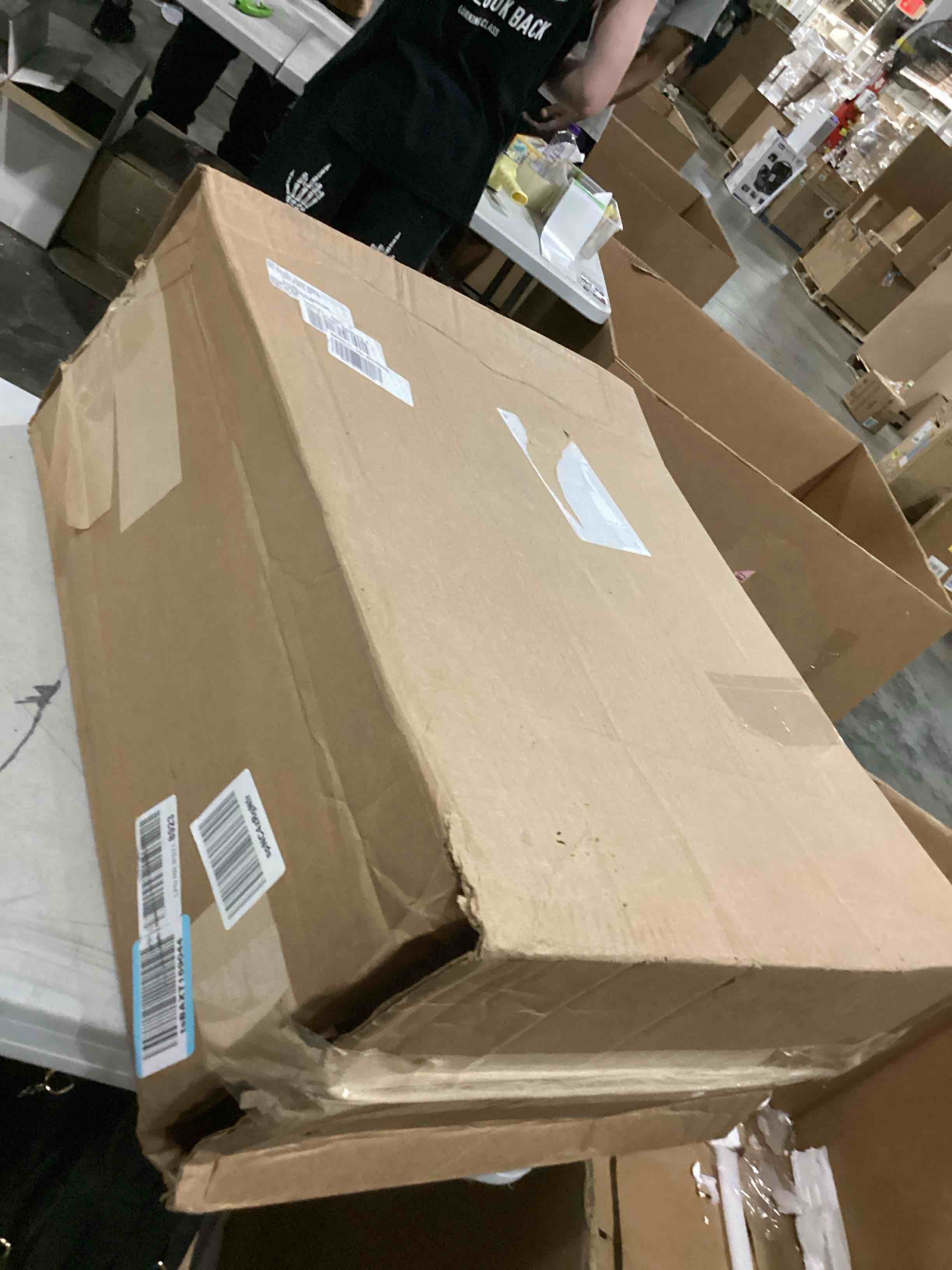 https://s3.amazonaws.com/lotting-images-prod/bidfta/BLU5876283_1718910340792.jpeg