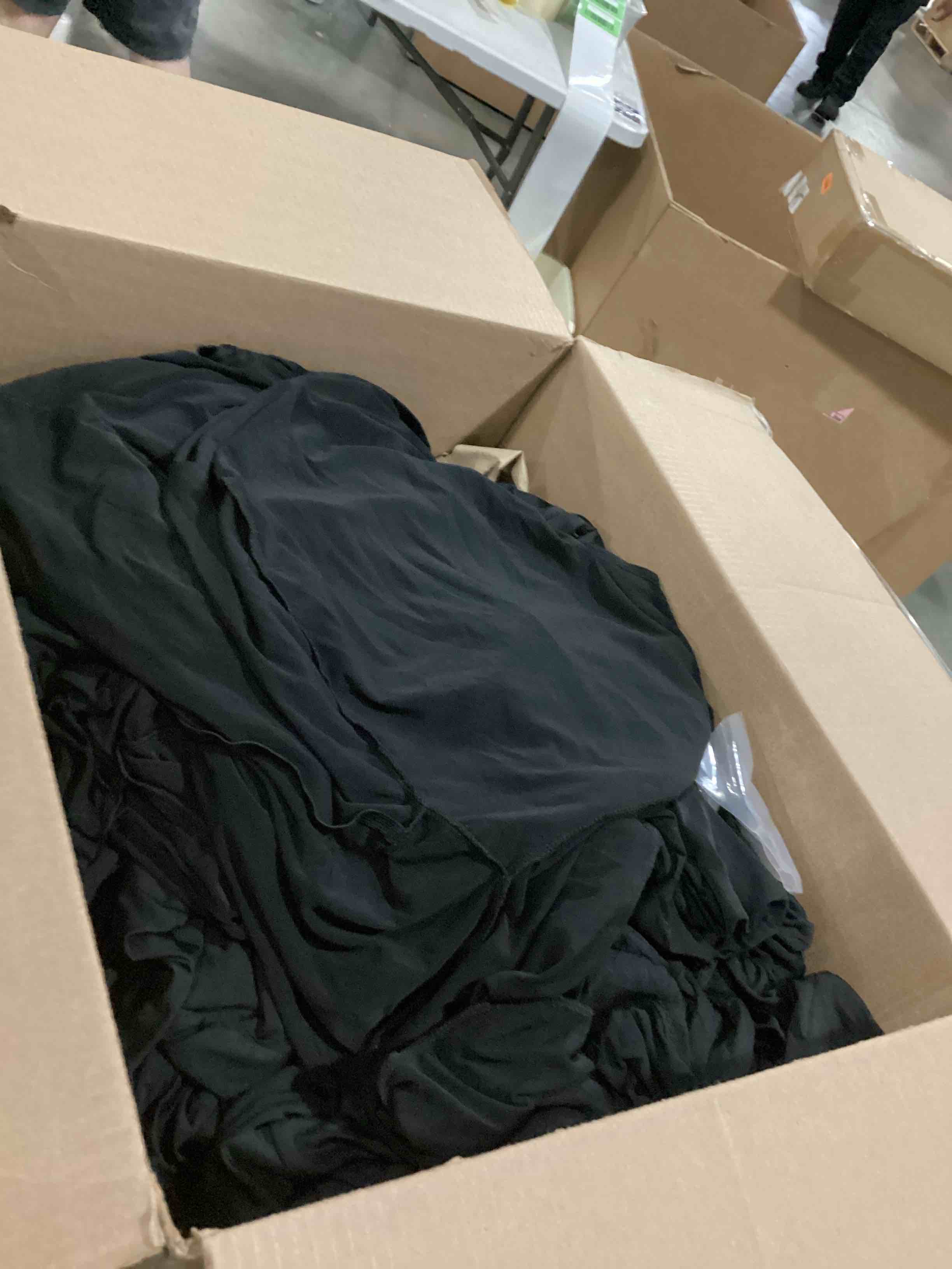 https://s3.amazonaws.com/lotting-images-prod/bidfta/BLU5876324_1719318722767.jpeg