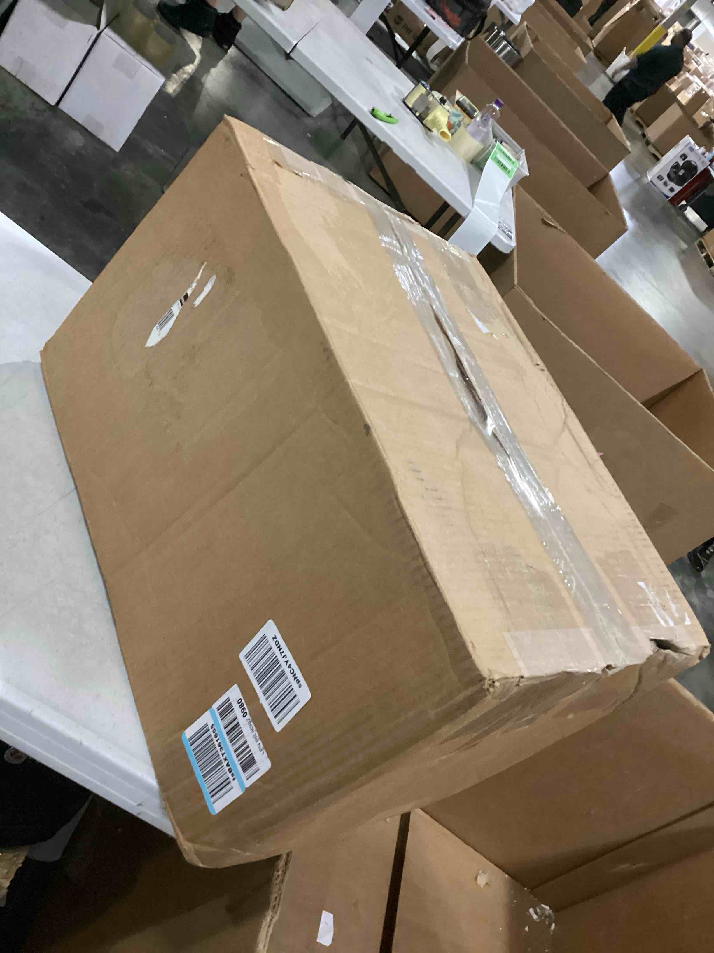 https://s3.amazonaws.com/lotting-images-prod/bidfta/BLU5876340_1719322762992.jpeg