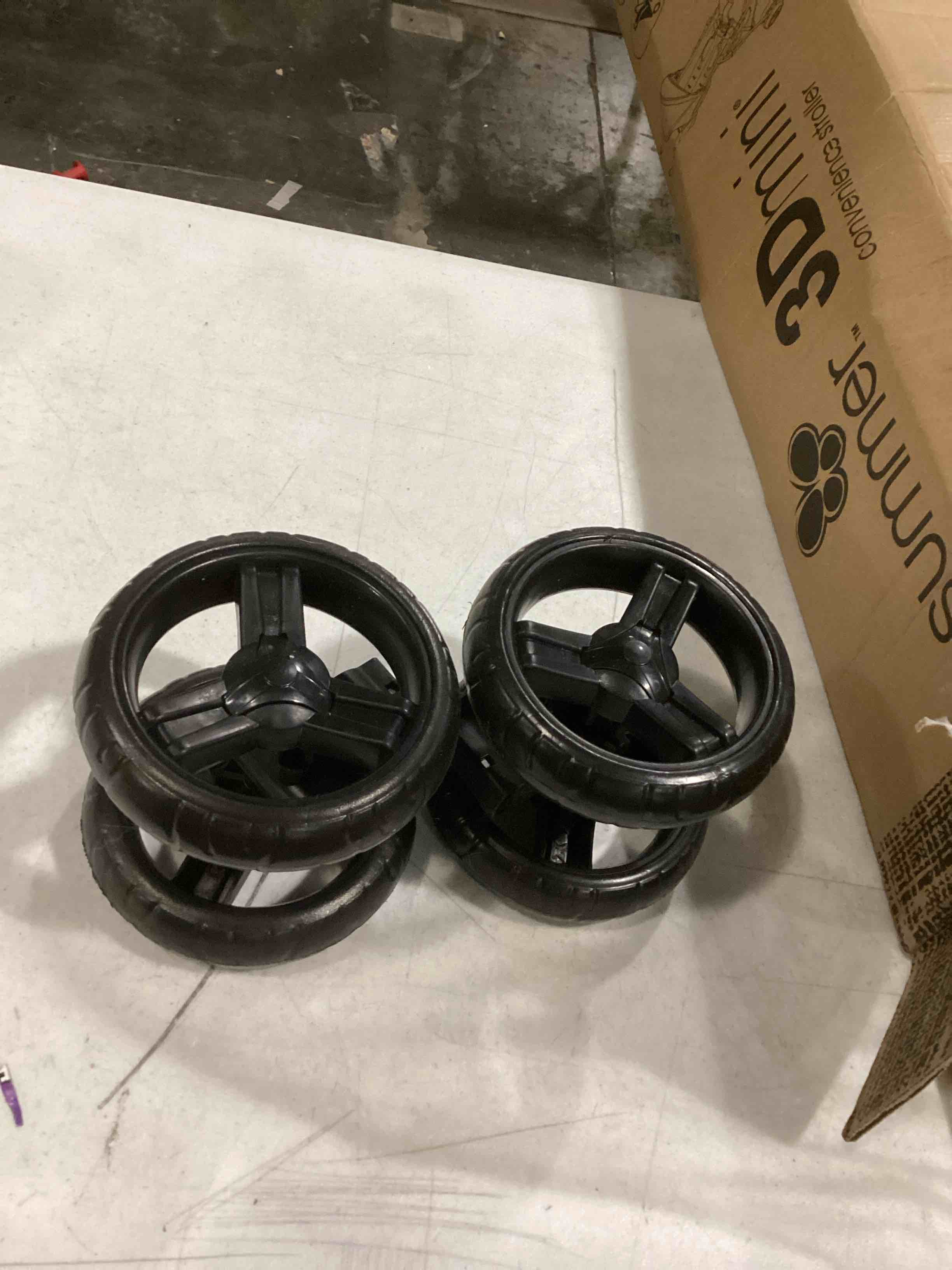 https://s3.amazonaws.com/lotting-images-prod/bidfta/BLU5876377_1719334835134.jpeg