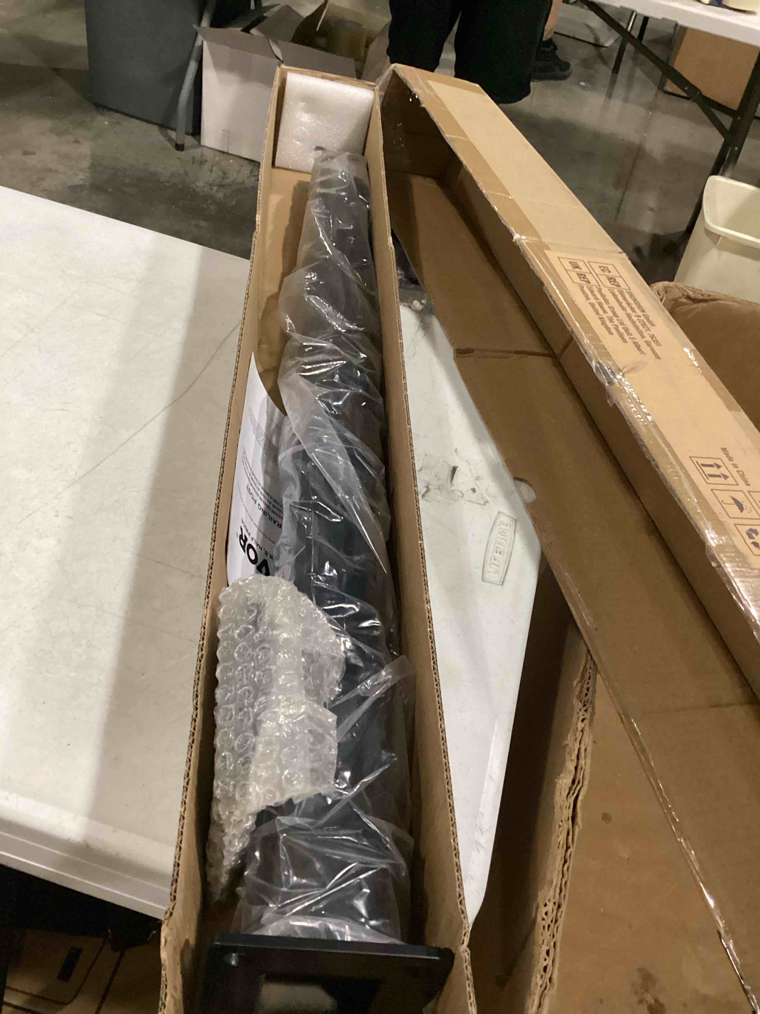 https://s3.amazonaws.com/lotting-images-prod/bidfta/BLU5876410_1719402137225.jpeg
