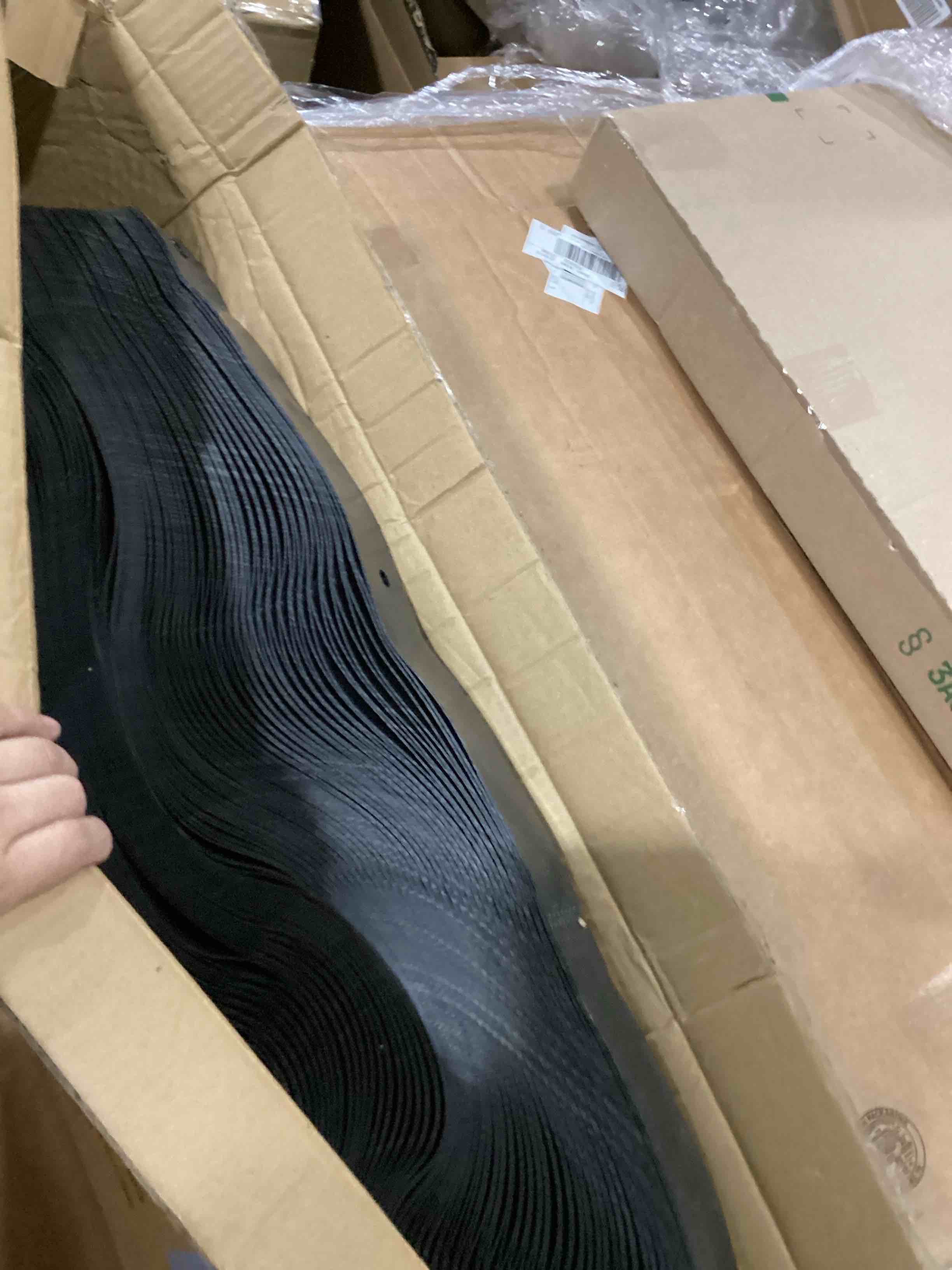 https://s3.amazonaws.com/lotting-images-prod/bidfta/BLU5876415_1719403297873.jpeg