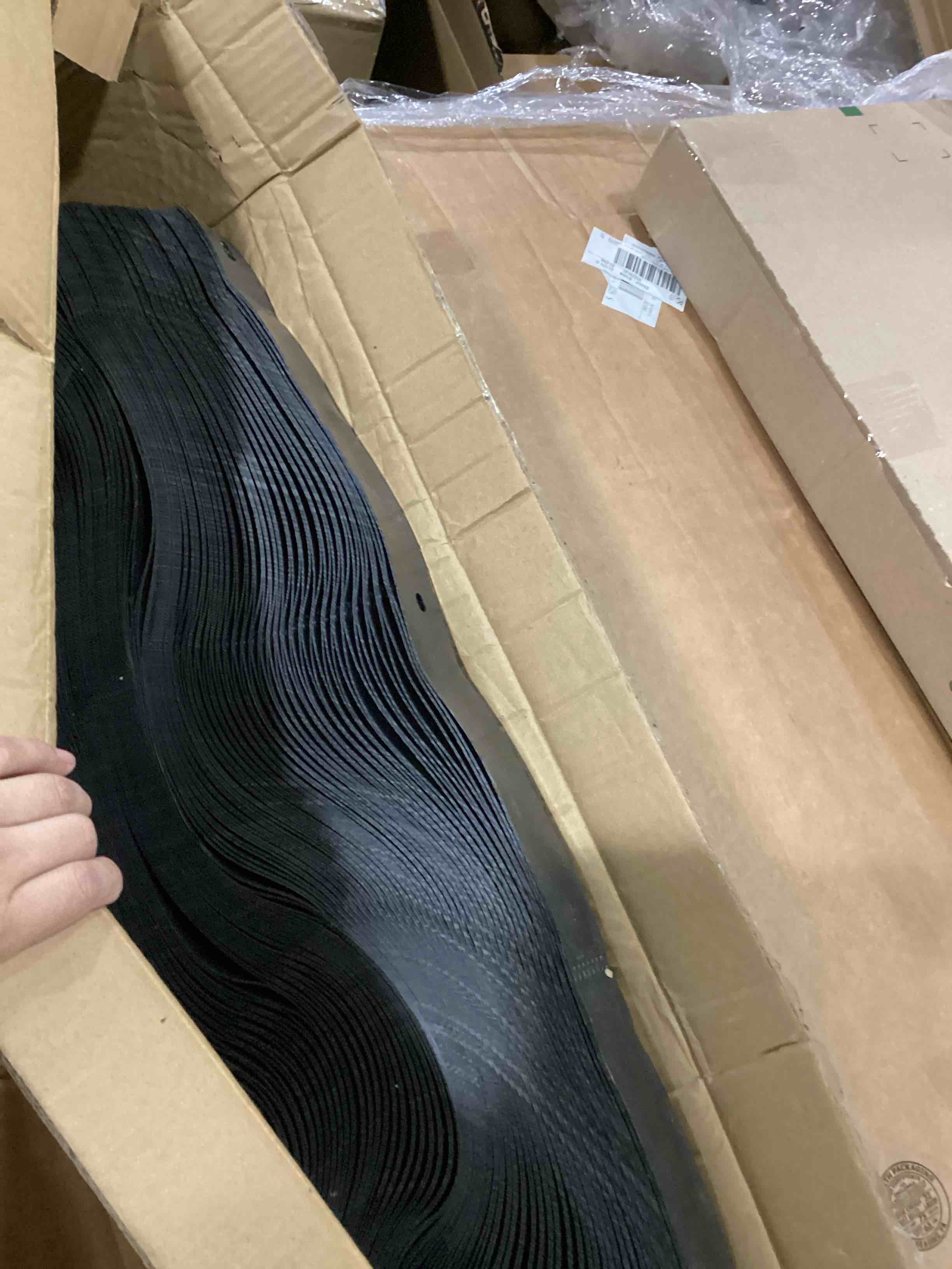https://s3.amazonaws.com/lotting-images-prod/bidfta/BLU5876415_1719403299031.jpeg