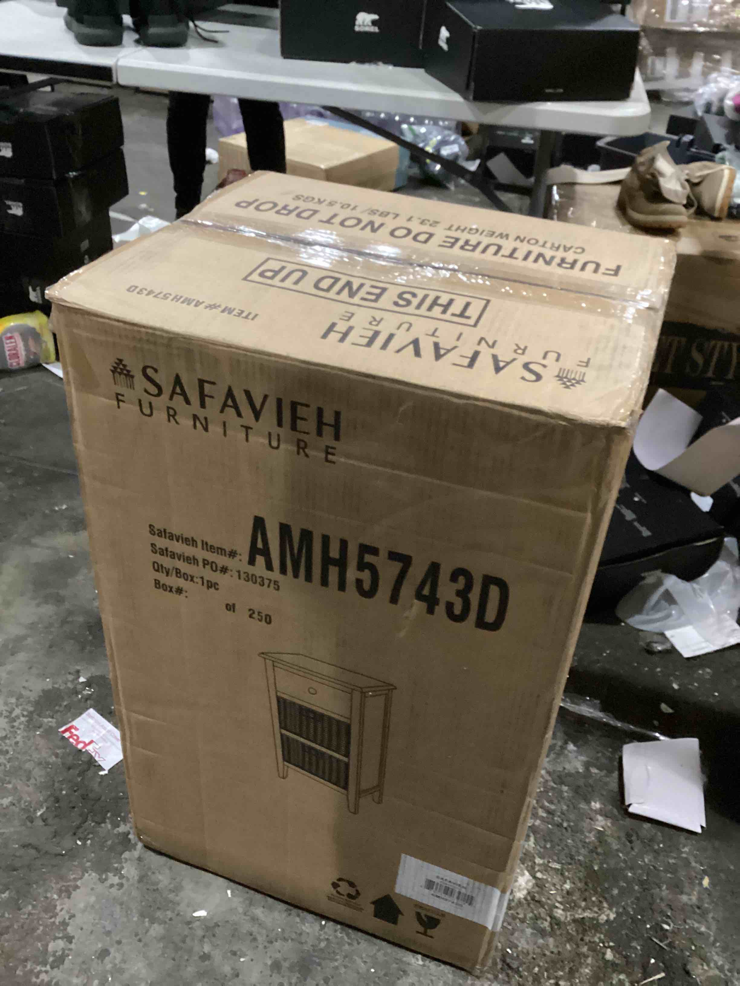 https://s3.amazonaws.com/lotting-images-prod/bidfta/BLU5876485_1719507326426.jpeg