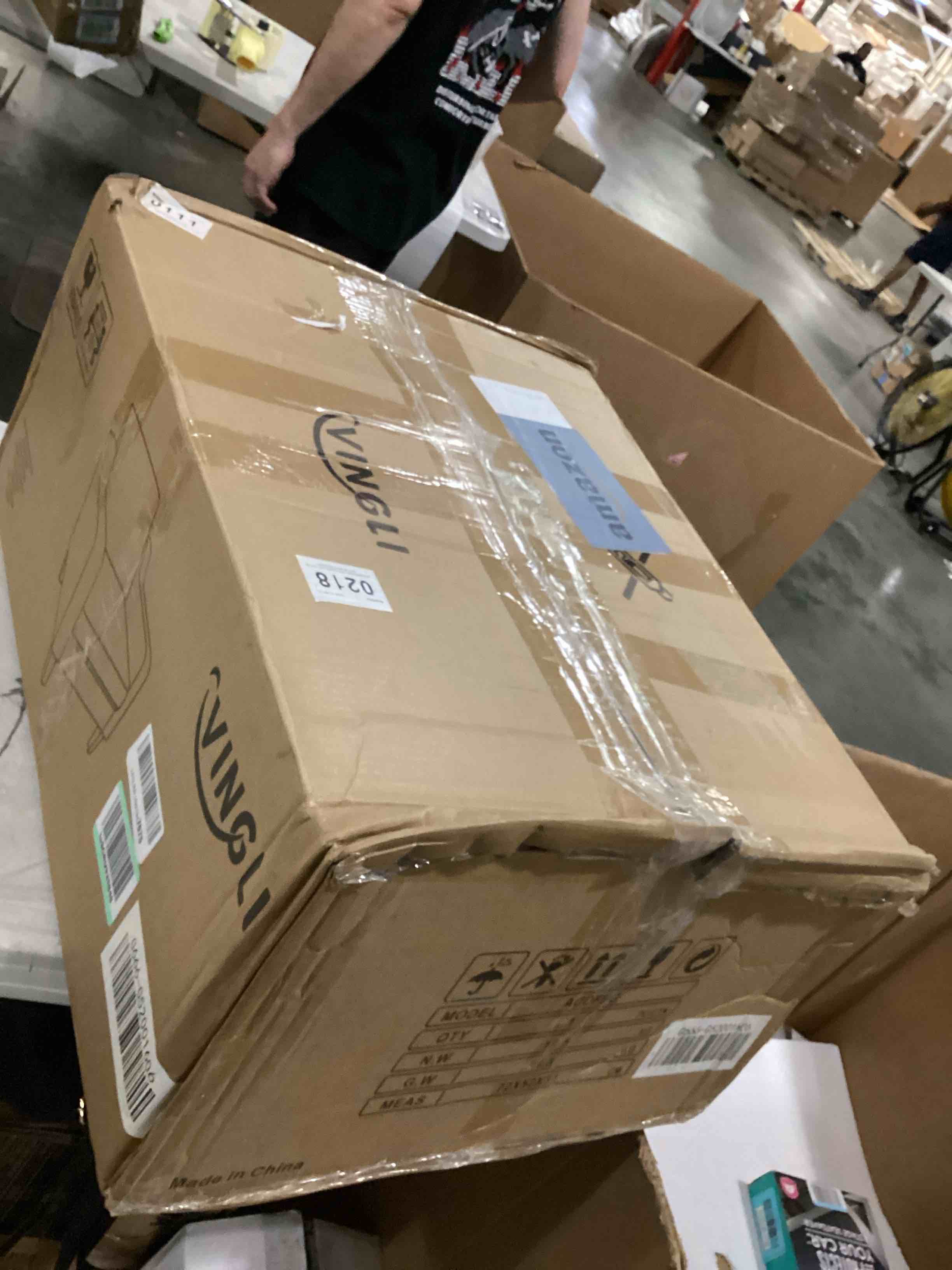 https://s3.amazonaws.com/lotting-images-prod/bidfta/BLU5876573_1719600740704.jpeg