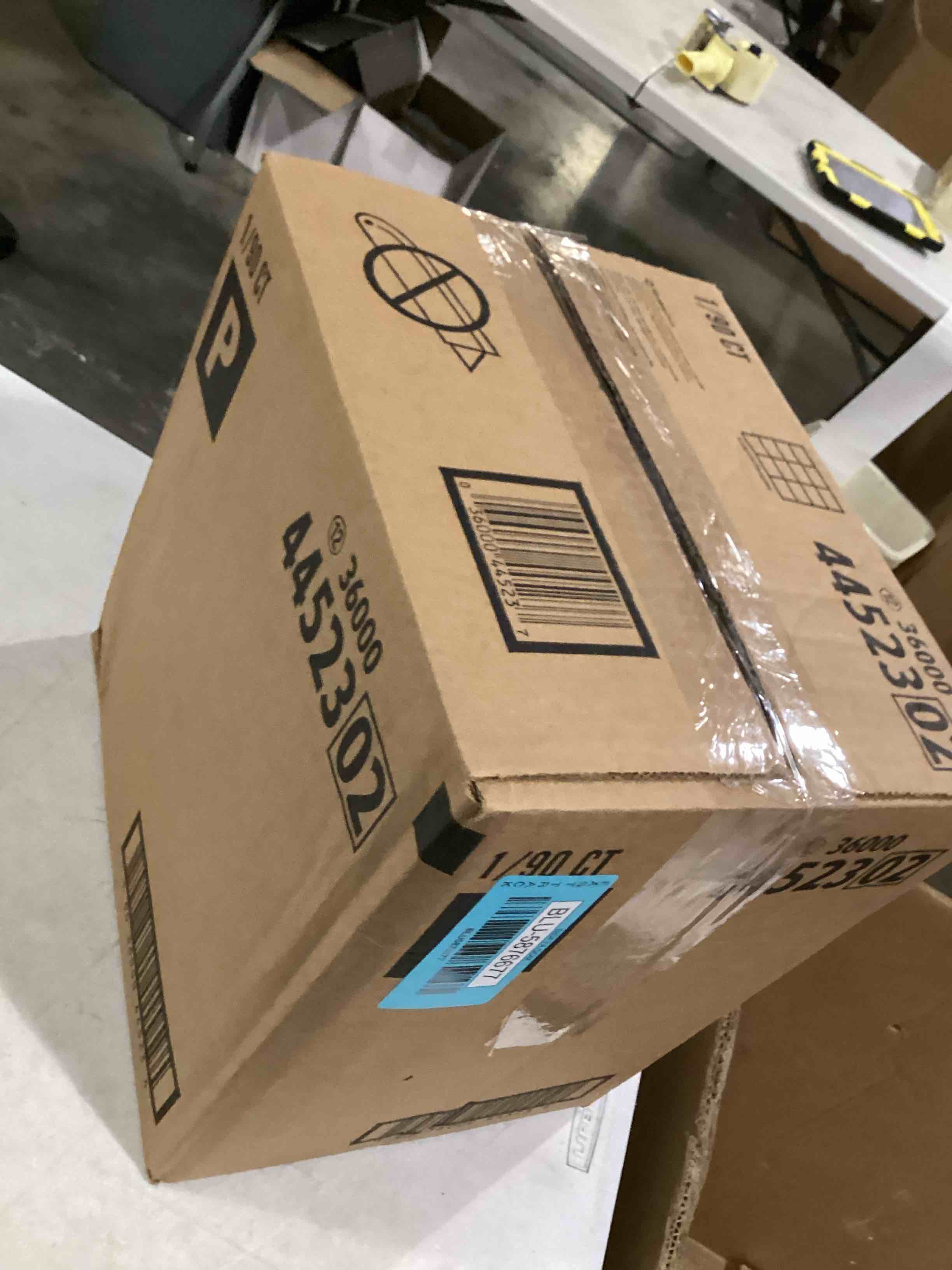 https://s3.amazonaws.com/lotting-images-prod/bidfta/BLU5876677_1719860041159.jpeg
