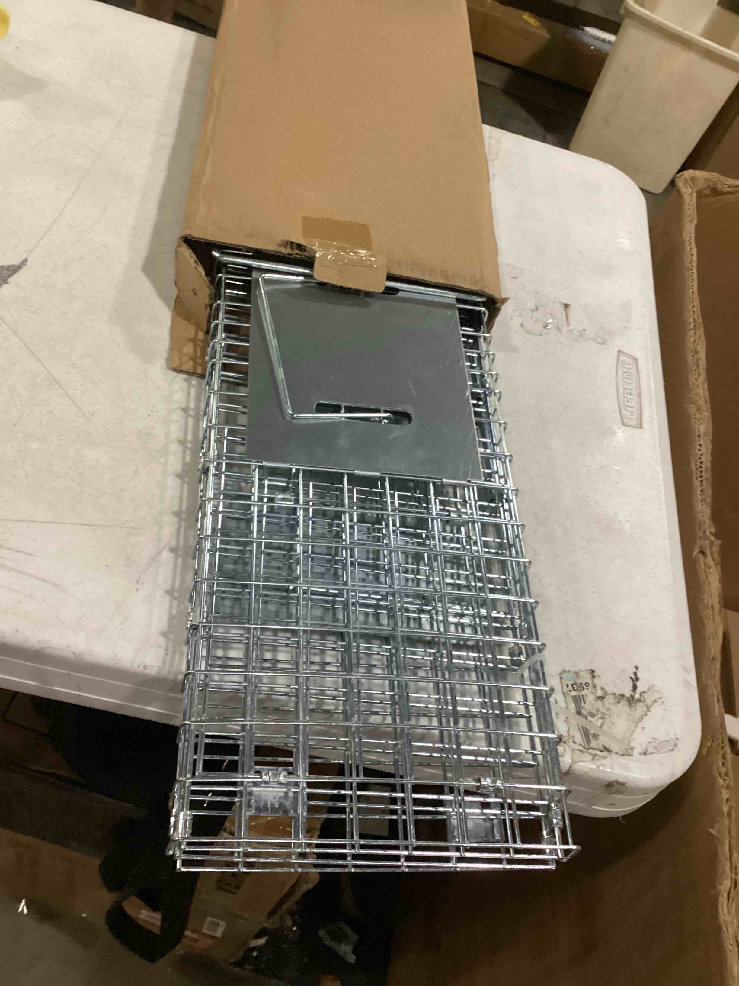 https://s3.amazonaws.com/lotting-images-prod/bidfta/BLU5876700_1719921092856.jpeg