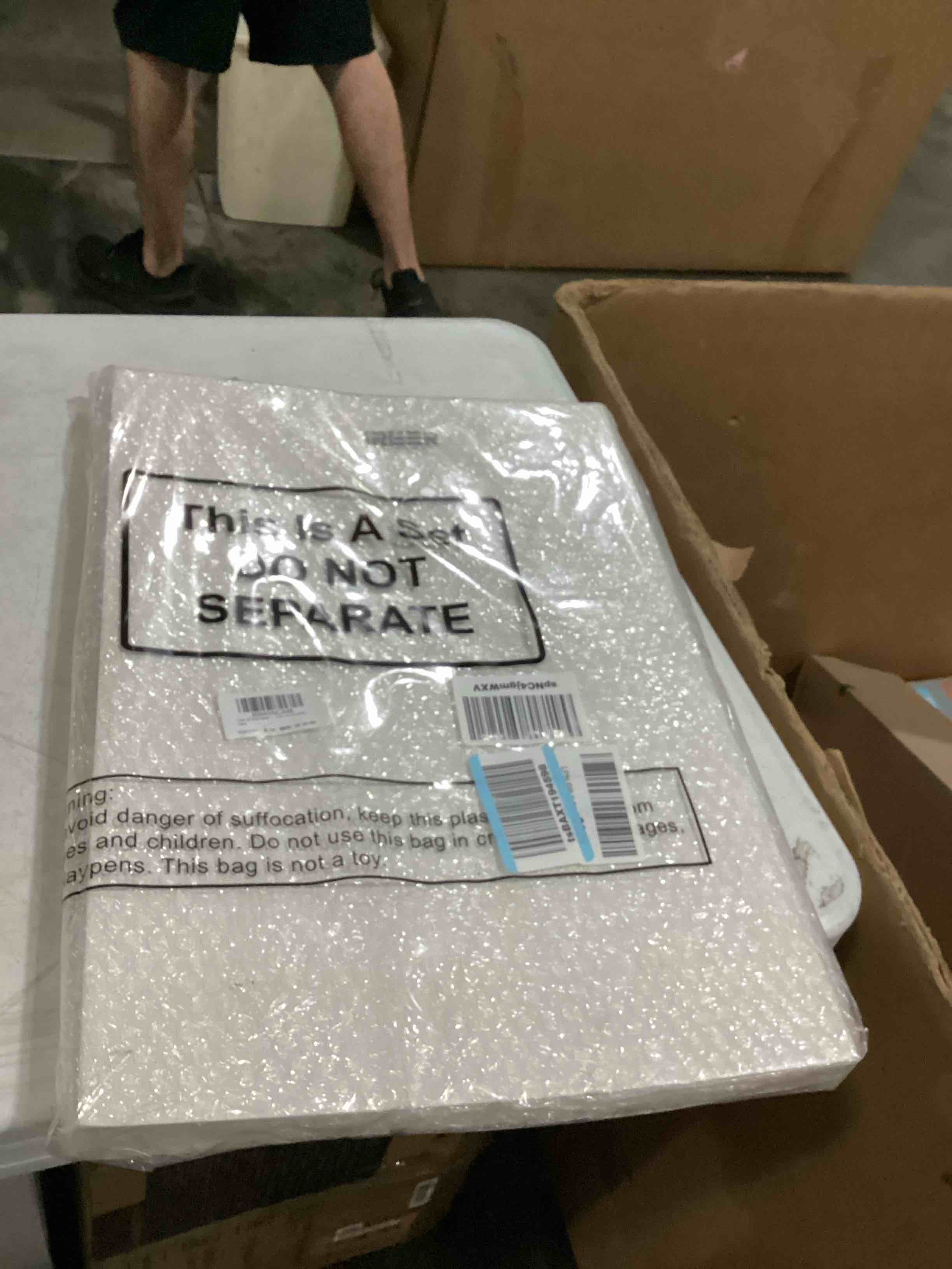 https://s3.amazonaws.com/lotting-images-prod/bidfta/BLU5876868_1720180411430.jpeg