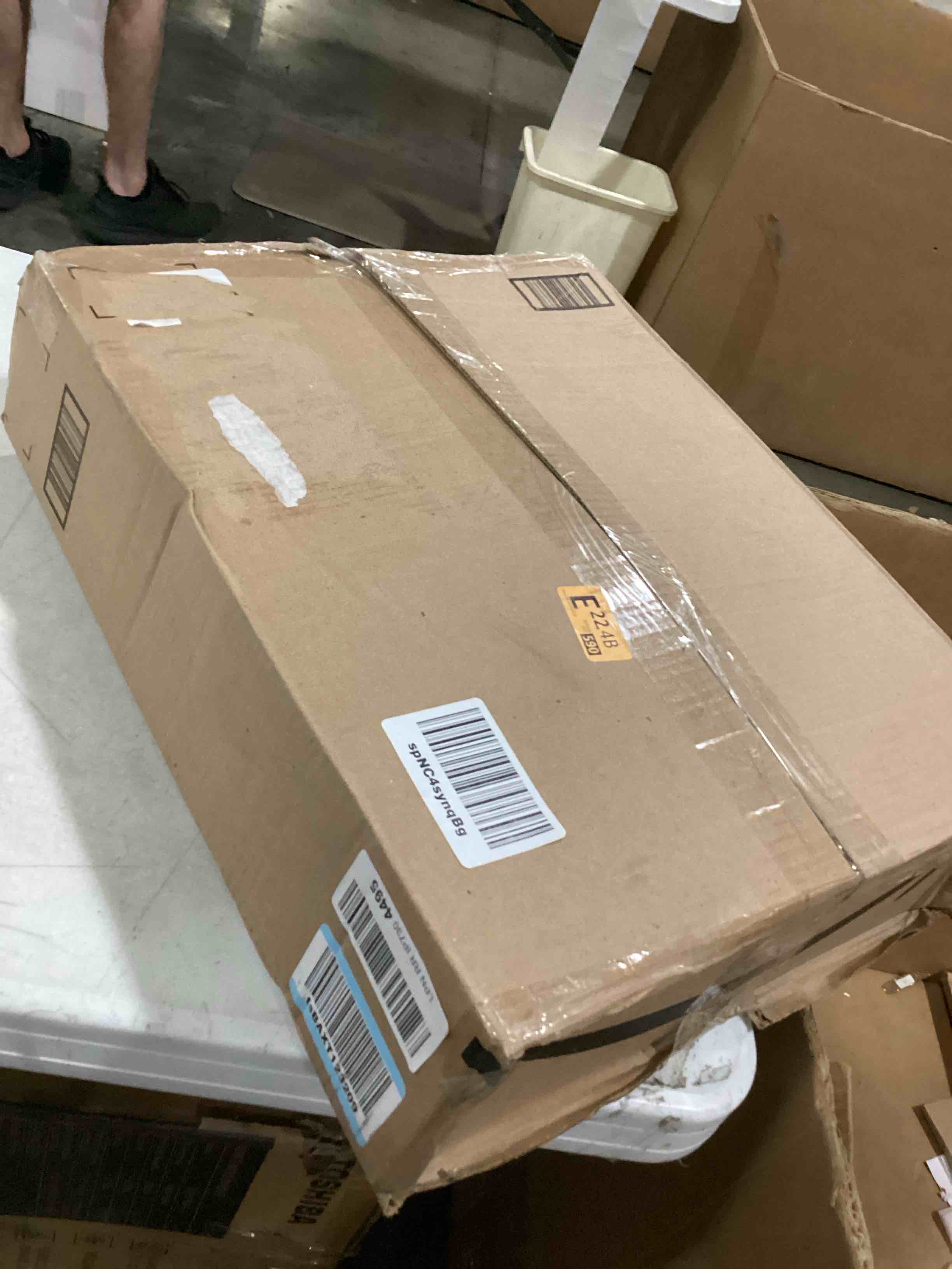 https://s3.amazonaws.com/lotting-images-prod/bidfta/BLU5876882_1720185281295.jpeg