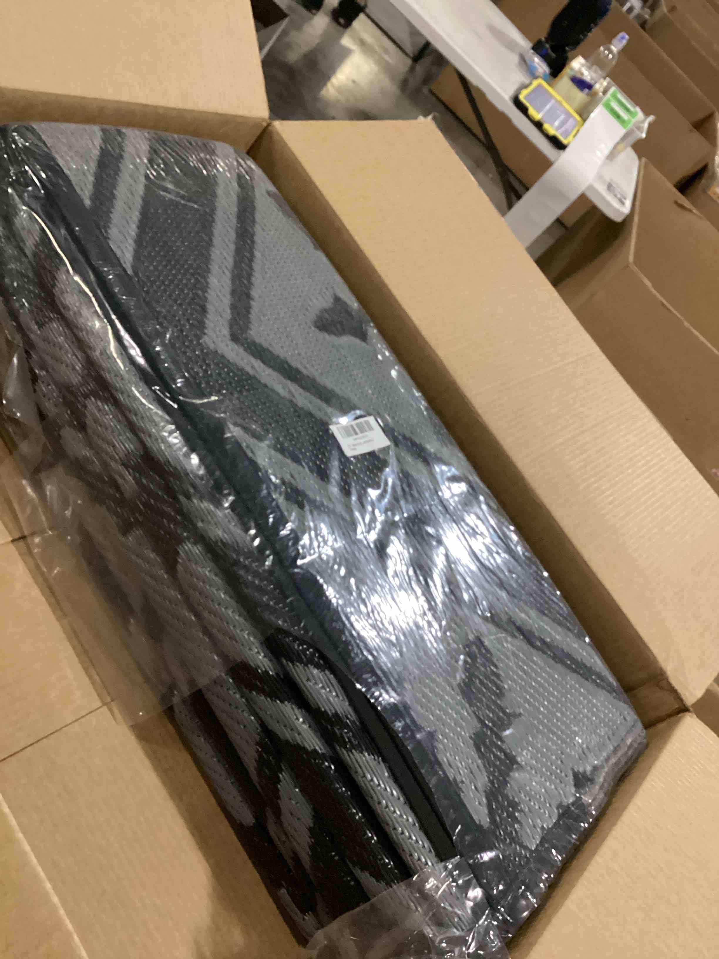 https://s3.amazonaws.com/lotting-images-prod/bidfta/BLU5876886_1720187089975.jpeg