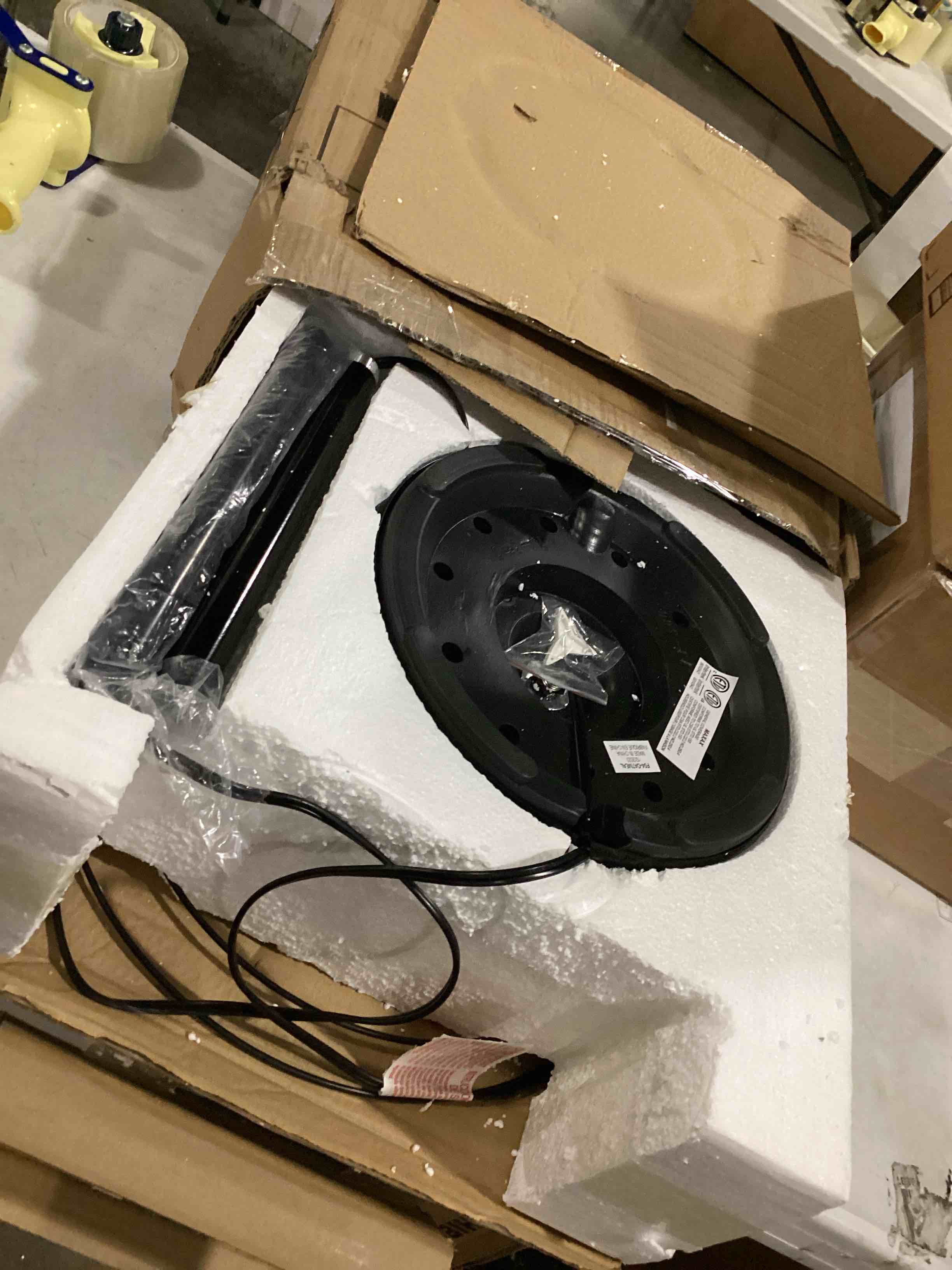 https://s3.amazonaws.com/lotting-images-prod/bidfta/BLU5876920_1720445380911.jpeg