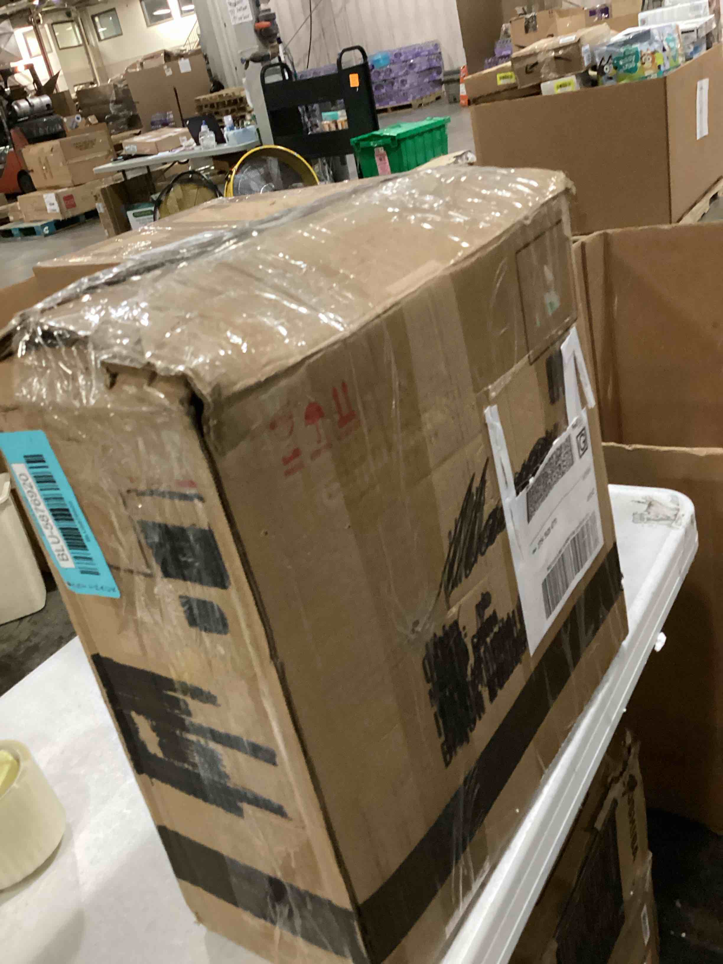 https://s3.amazonaws.com/lotting-images-prod/bidfta/BLU5876920_1720445538186.jpeg