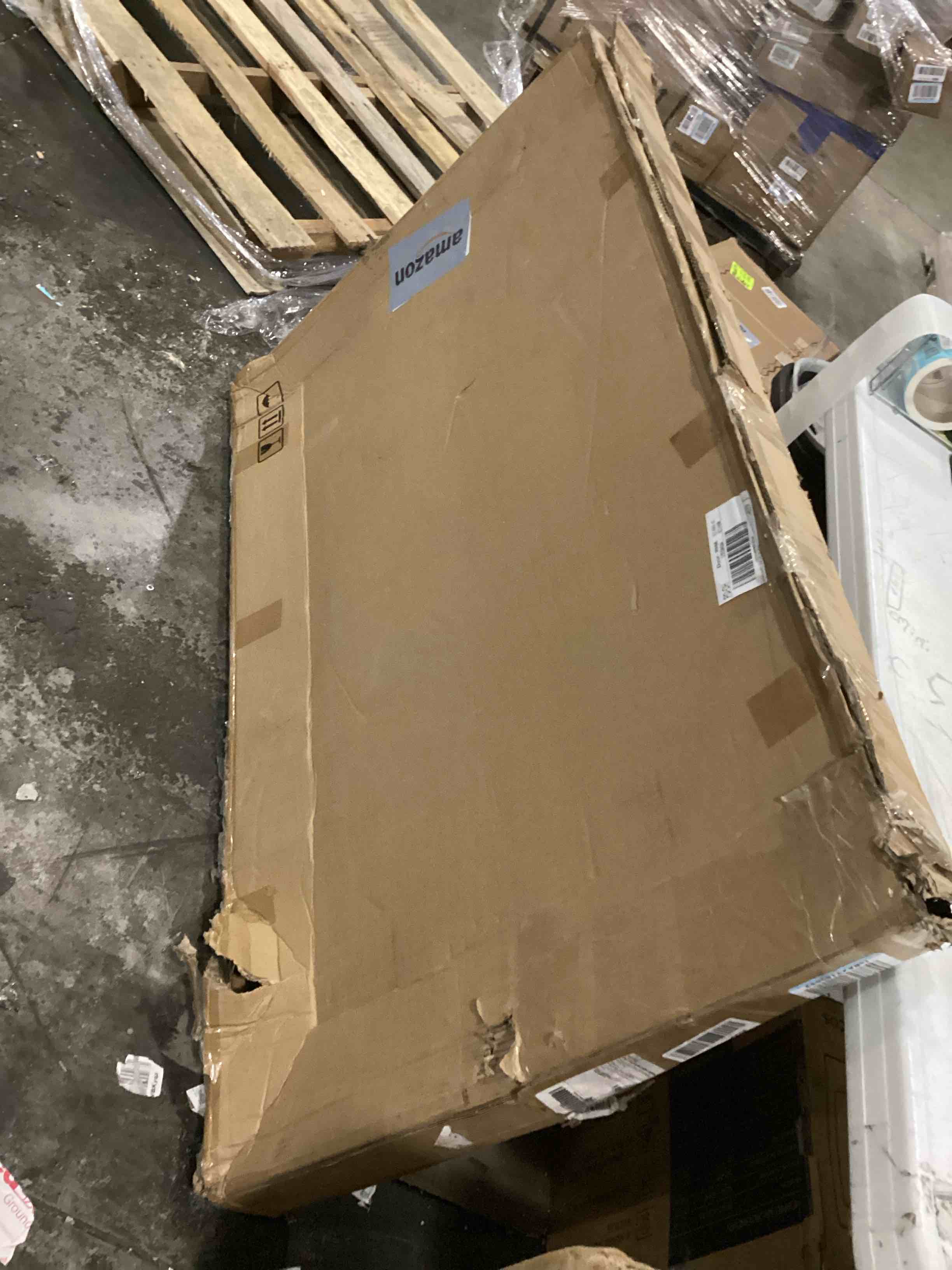 https://s3.amazonaws.com/lotting-images-prod/bidfta/BLU5877046_1720622685929.jpeg