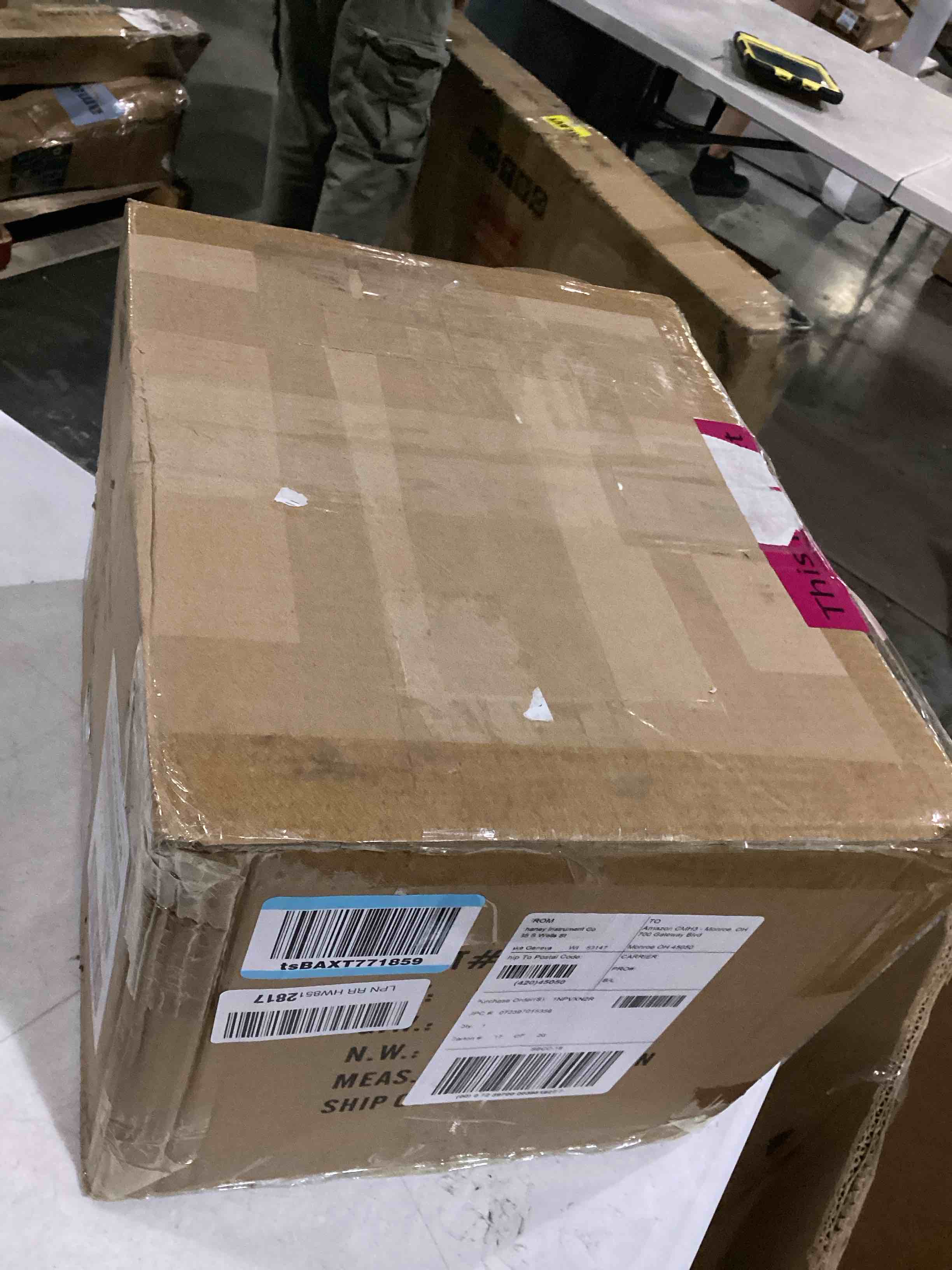 https://s3.amazonaws.com/lotting-images-prod/bidfta/BLU5877056_1720624065023.jpeg