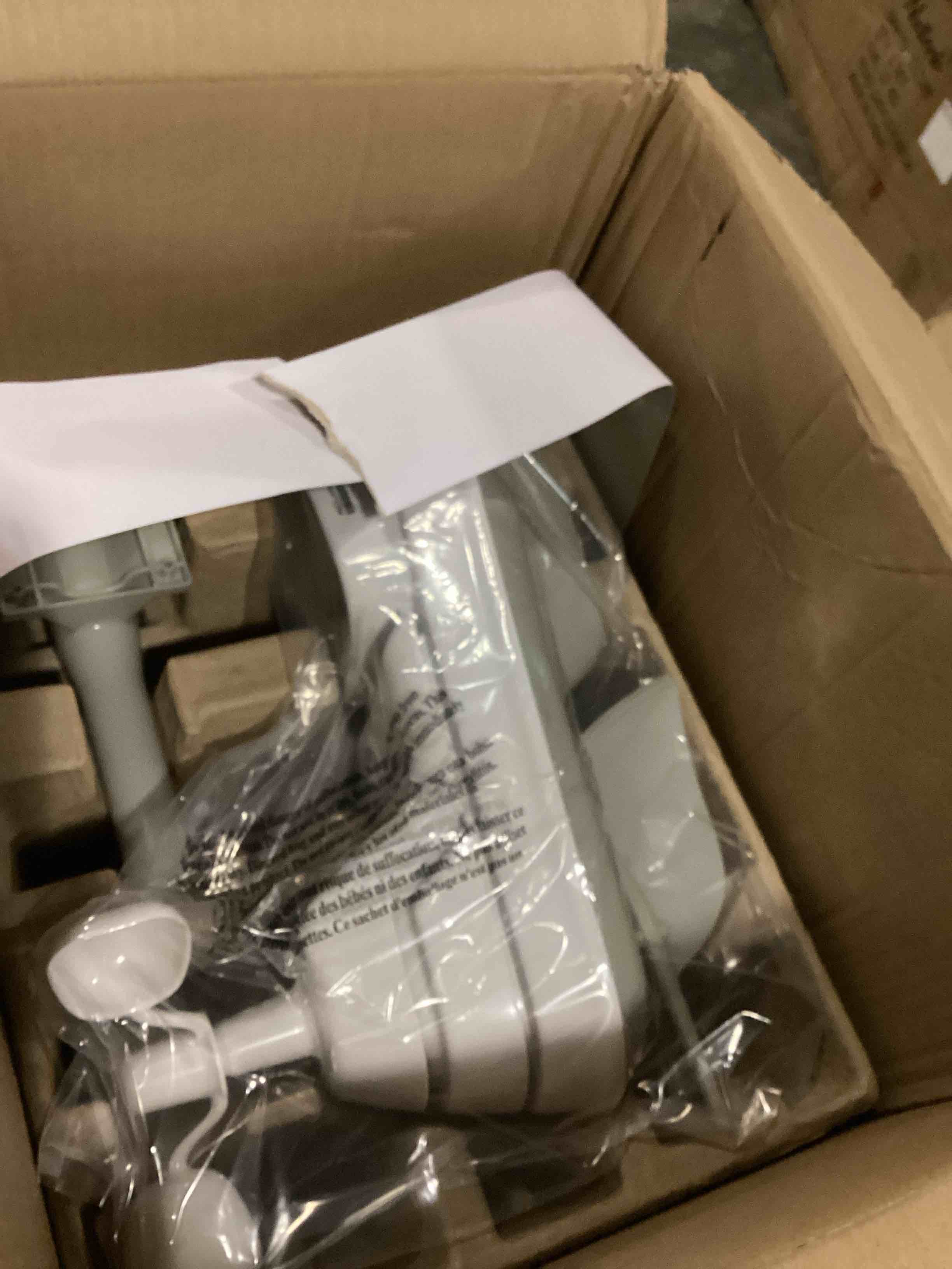 https://s3.amazonaws.com/lotting-images-prod/bidfta/BLU5877056_1720624108314.jpeg