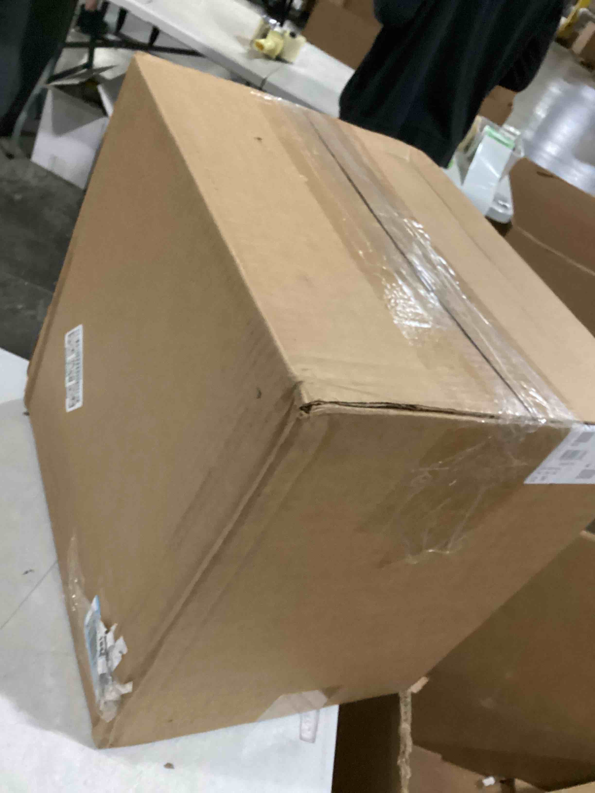 https://s3.amazonaws.com/lotting-images-prod/bidfta/BLU5877072_1720625787723.jpeg
