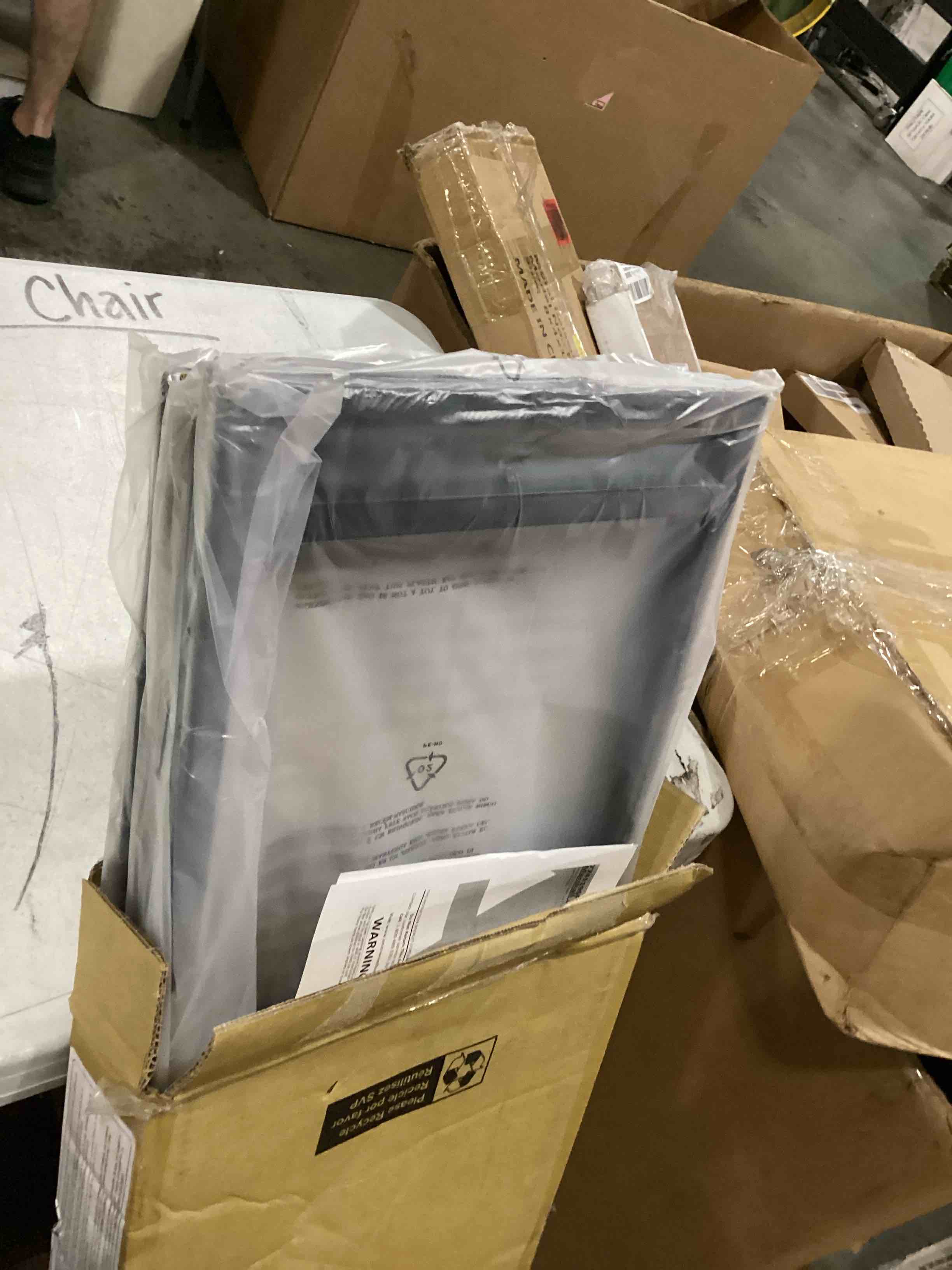 https://s3.amazonaws.com/lotting-images-prod/bidfta/BLU5877165_1720788961516.jpeg