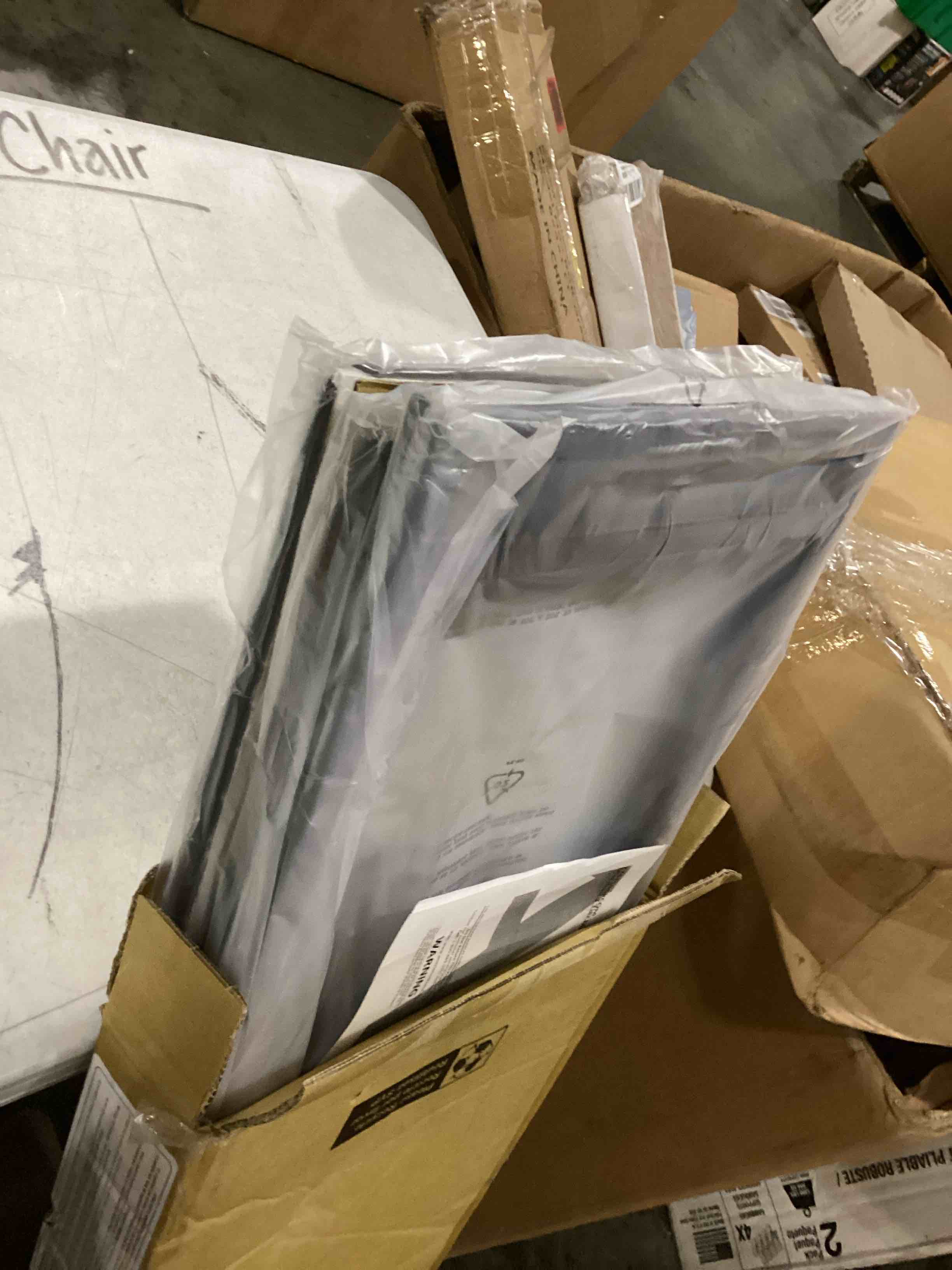 https://s3.amazonaws.com/lotting-images-prod/bidfta/BLU5877165_1720788963170.jpeg