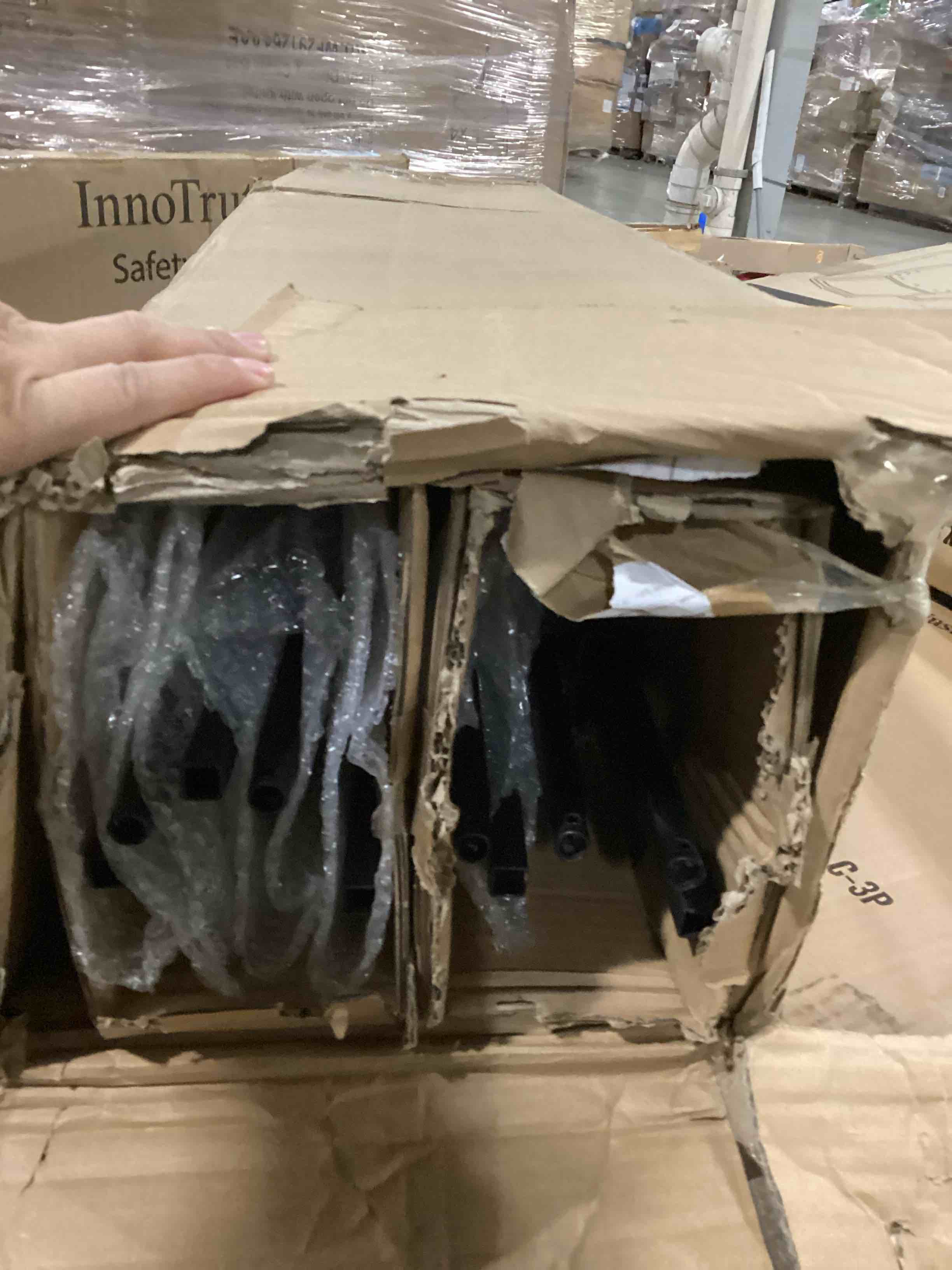 https://s3.amazonaws.com/lotting-images-prod/bidfta/BLU5877168_1720789329697.jpeg