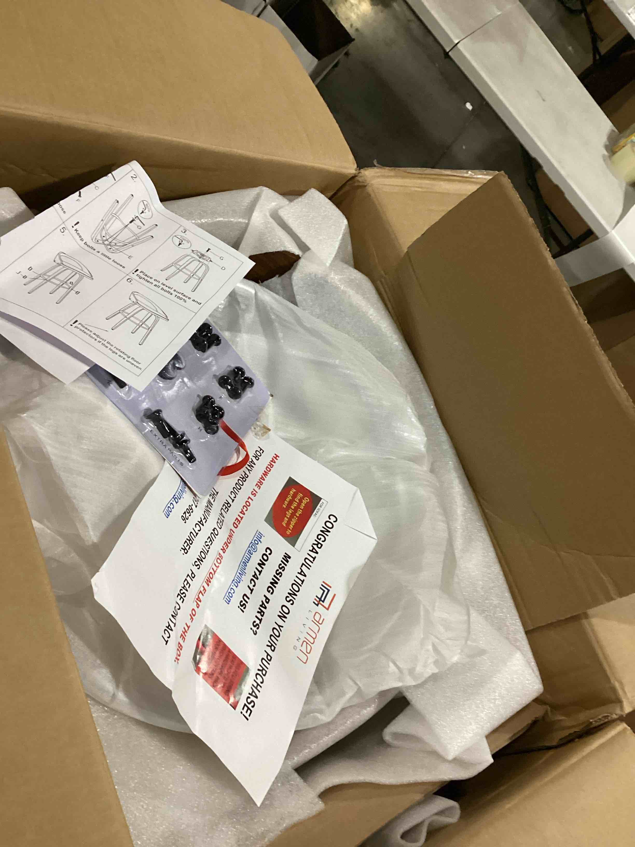 https://s3.amazonaws.com/lotting-images-prod/bidfta/BLU5877250_1721155139281.jpeg