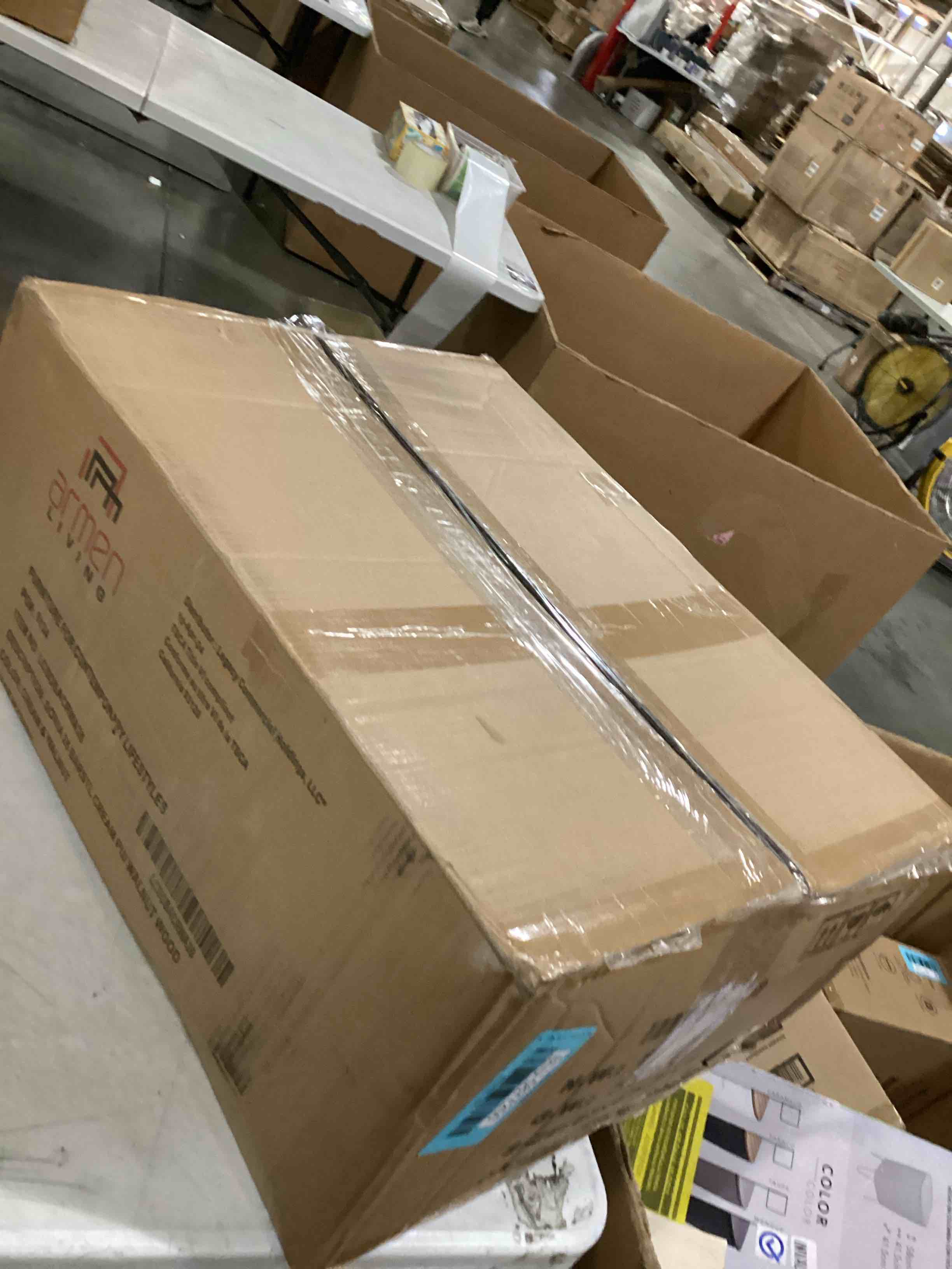https://s3.amazonaws.com/lotting-images-prod/bidfta/BLU5877250_1721155187054.jpeg