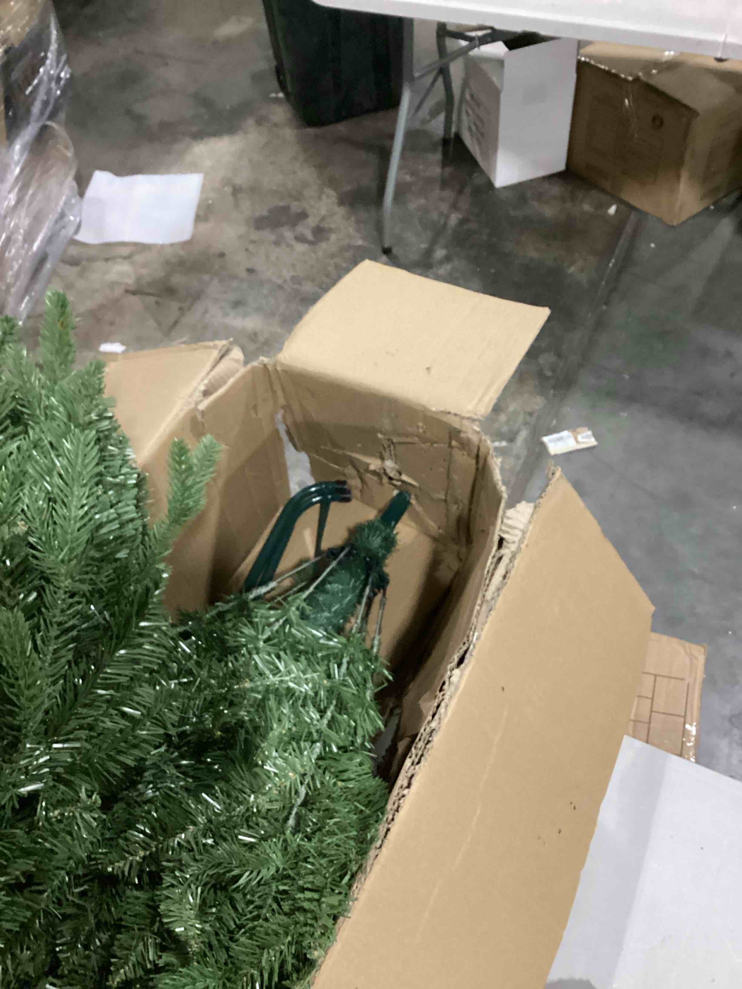 https://s3.amazonaws.com/lotting-images-prod/bidfta/BLU5877528_1718025265323.jpeg