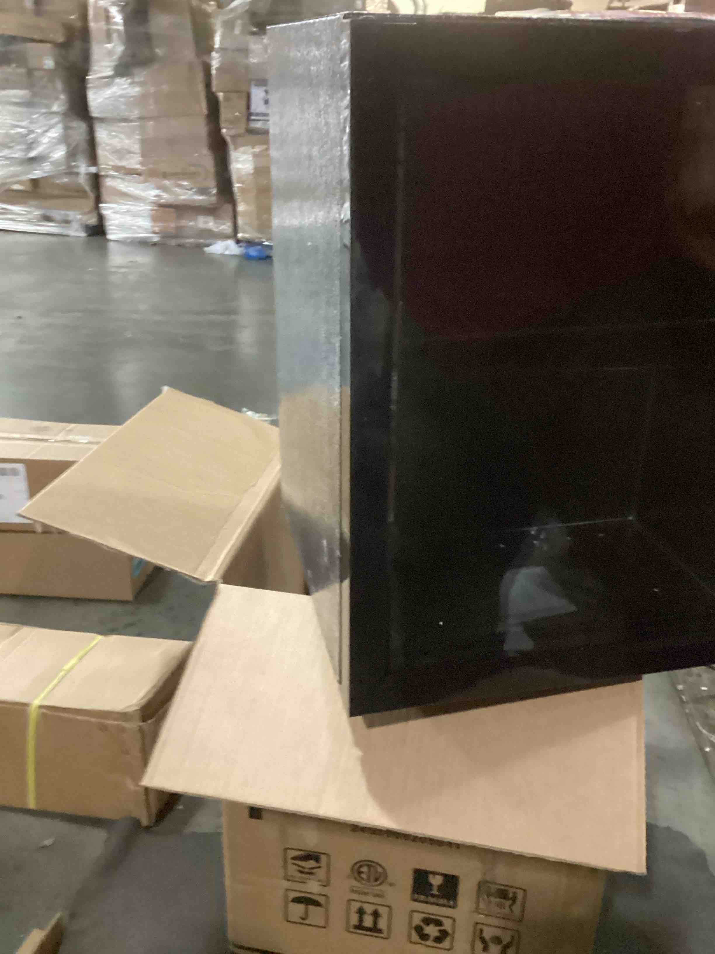https://s3.amazonaws.com/lotting-images-prod/bidfta/BLU5877697_1718130445040.jpeg