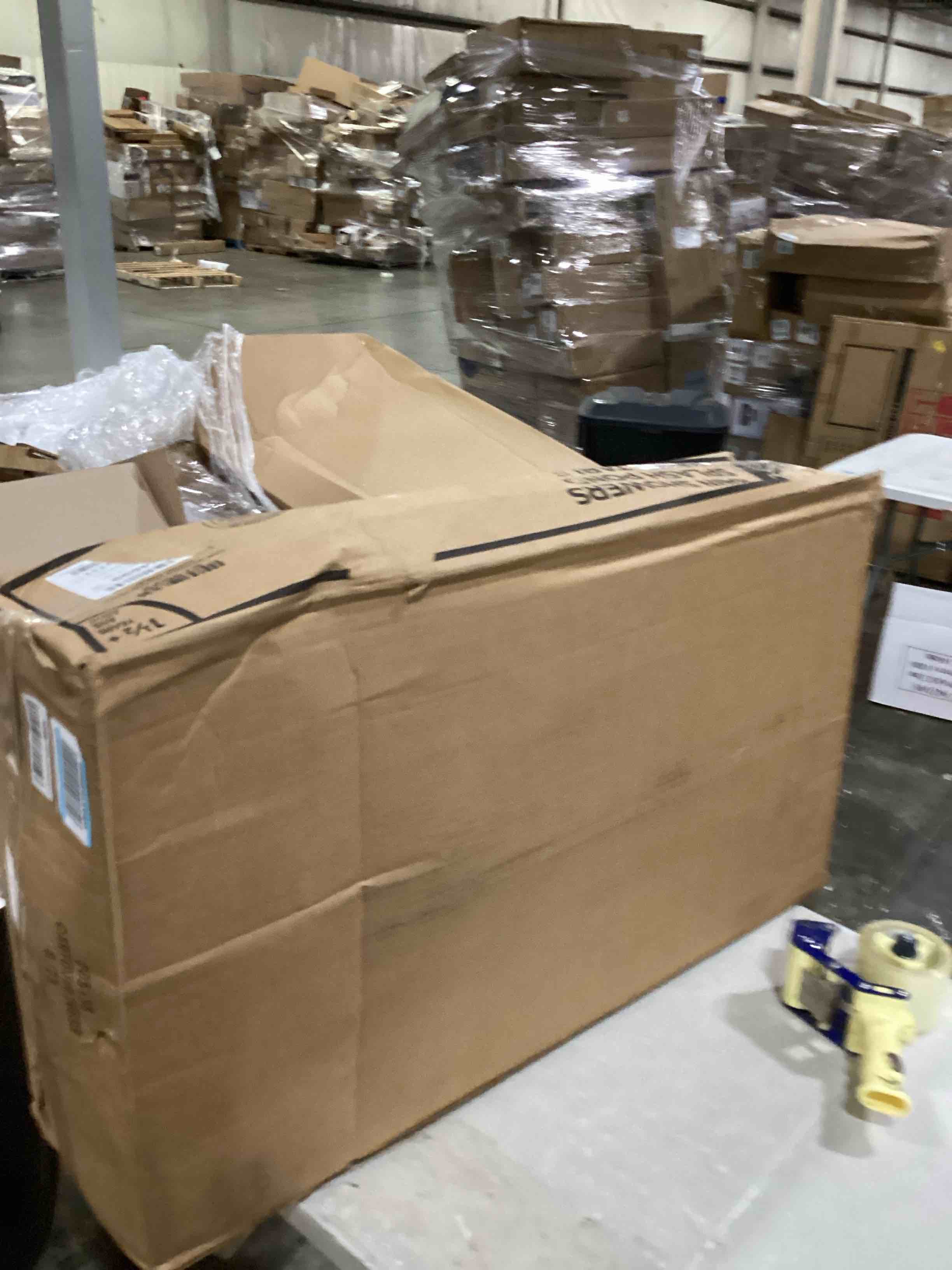 https://s3.amazonaws.com/lotting-images-prod/bidfta/BLU5877842_1718277238861.jpeg