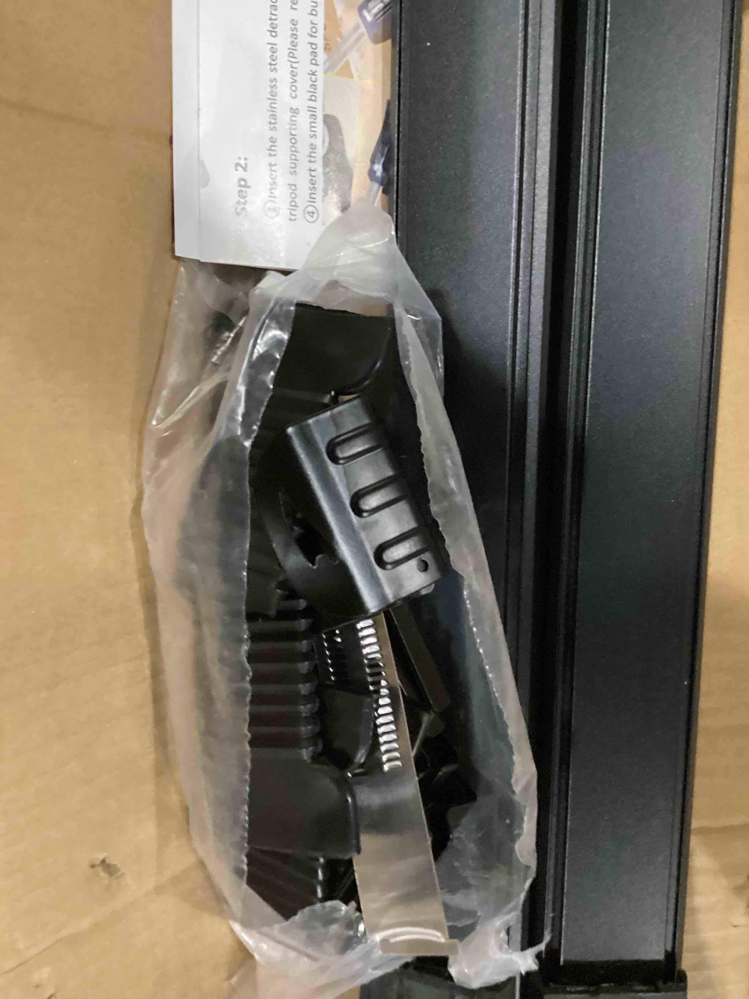 https://s3.amazonaws.com/lotting-images-prod/bidfta/BLU5878007_1718368295415.jpeg