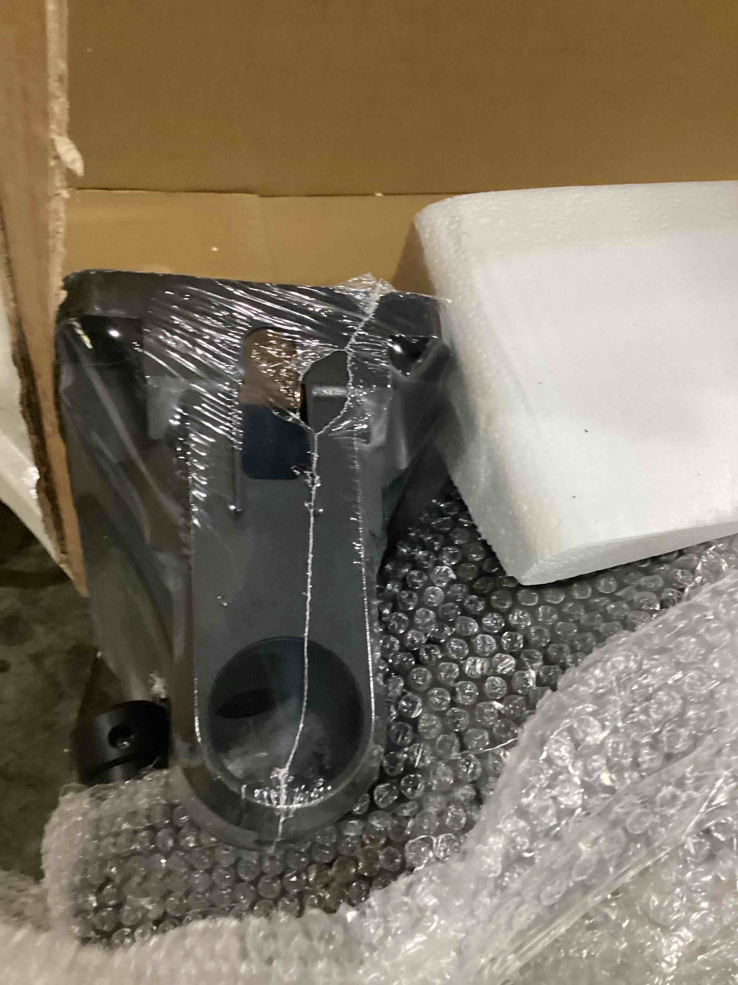 https://s3.amazonaws.com/lotting-images-prod/bidfta/BLU5878022_1718370962290.jpeg