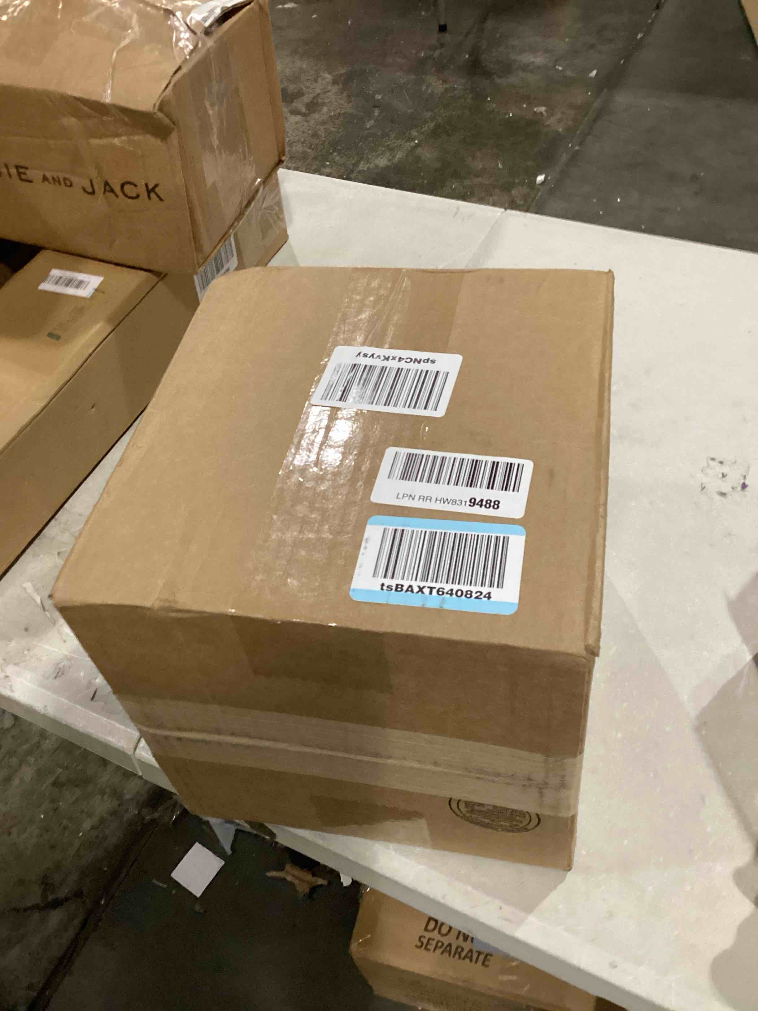 https://s3.amazonaws.com/lotting-images-prod/bidfta/BLU5878092_1718385753575.jpeg